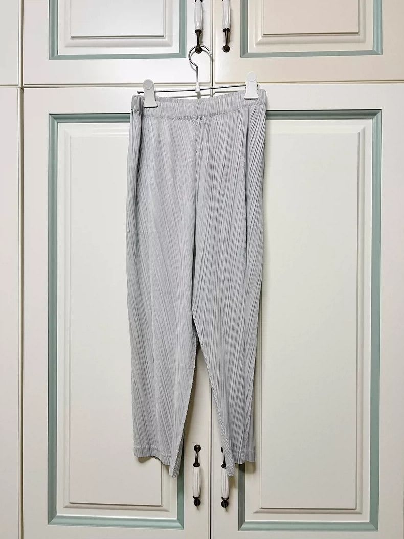 Issey Miyake Issey Miyake Grayish-white pleated pants Size 25" / US 0 / IT 36 - 1 Thumbnail