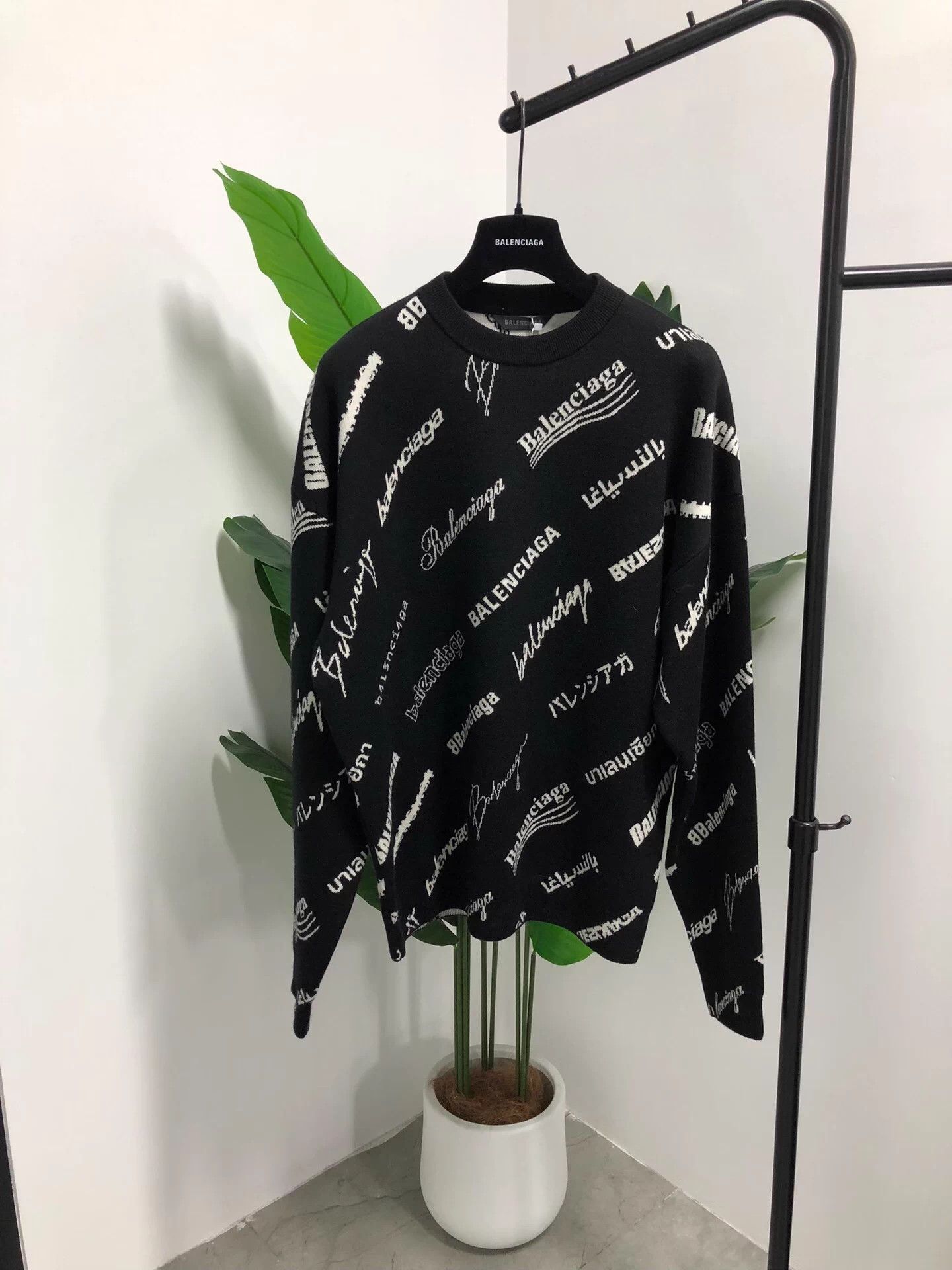 Balenciaga Balenciaga SS23 Logo Print Crewneck Sweater Women's Black XS Size XS / US 0-2 / IT 36-38 - 1 Thumbnail