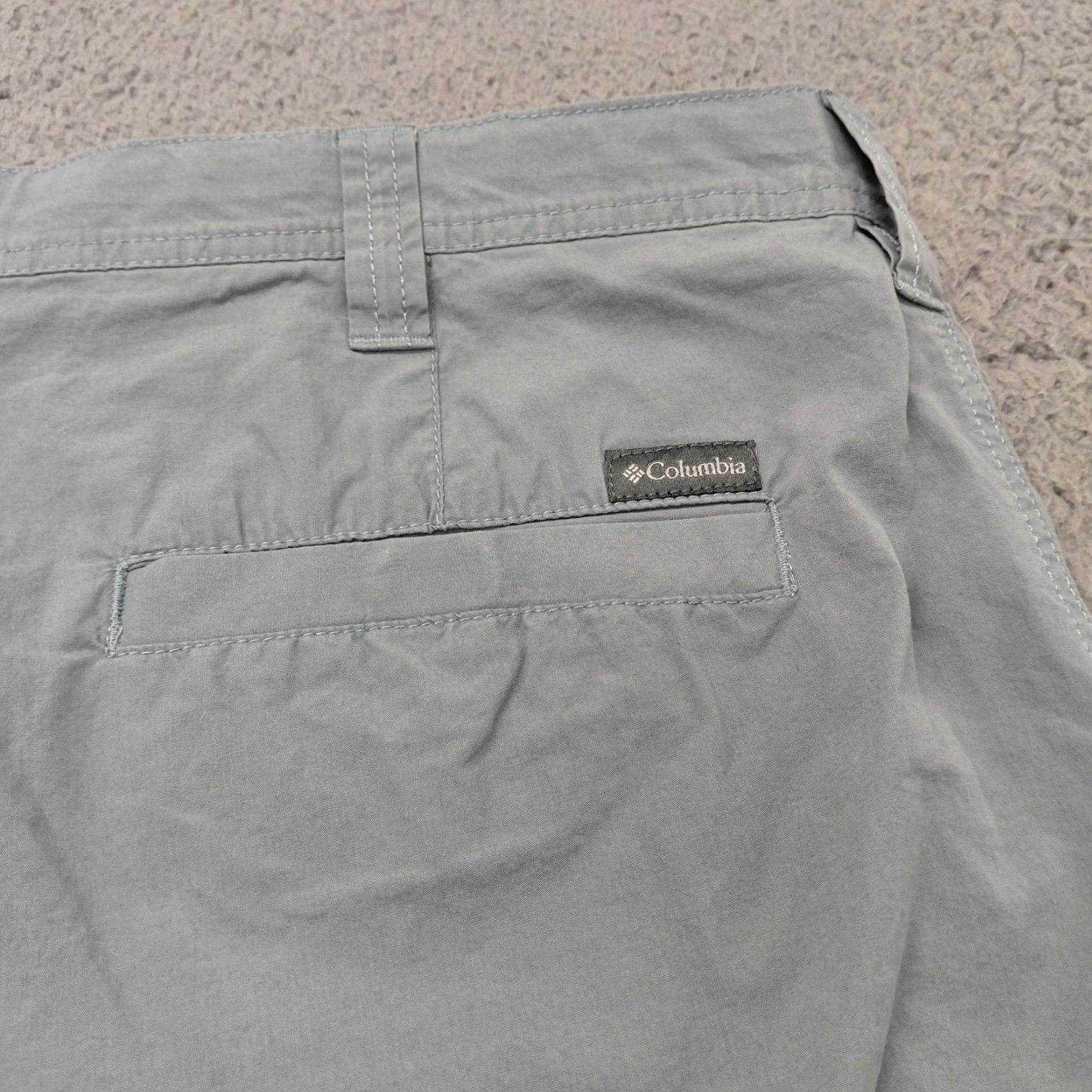 Vintage Columbia Chino Shorts Men's 38W Gray 10" Inseam Pockets Outdoor Hiking Casual Regular Fit XS? Size US 38 / EU 54 - 3 Thumbnail