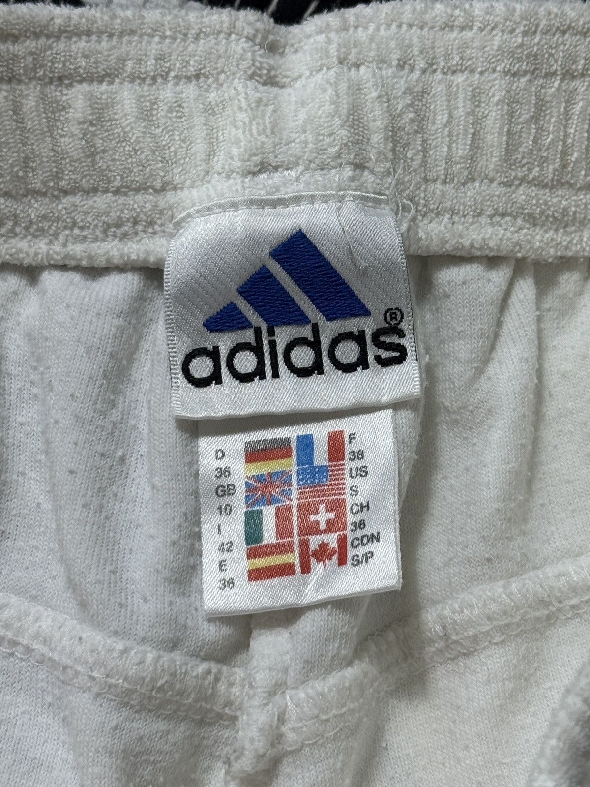 Adidas VINTAGE ADIDAS PLUSH Y2K SHORTS Size 30" / US 8 / IT 44 - 6 Thumbnail