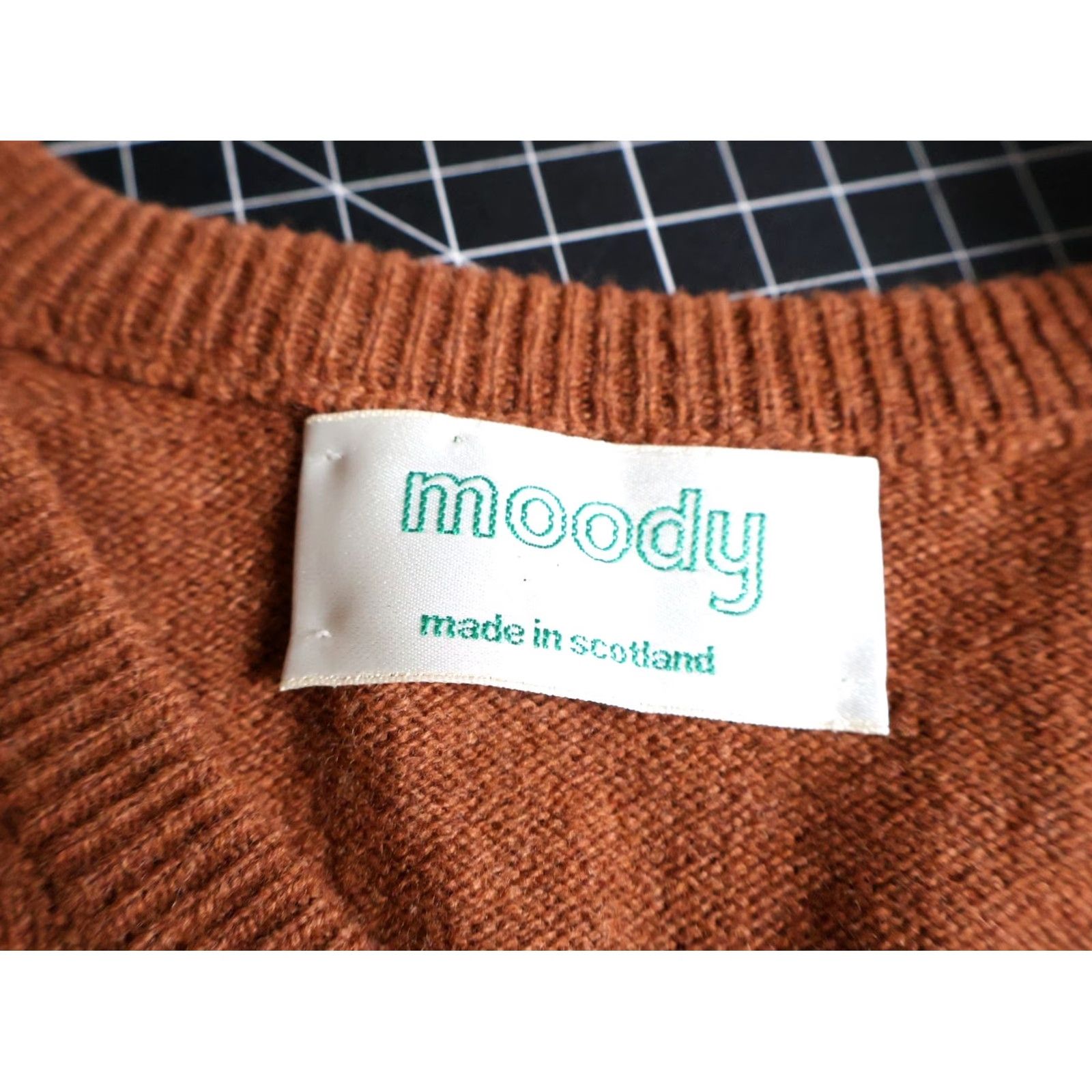 Vintage VINTAGE Moody Scotland Wool Sweater Men's Large Brown V-Neck Pullover Knit Coaches? Size US L / EU 52-54 / 3 - 3 Thumbnail
