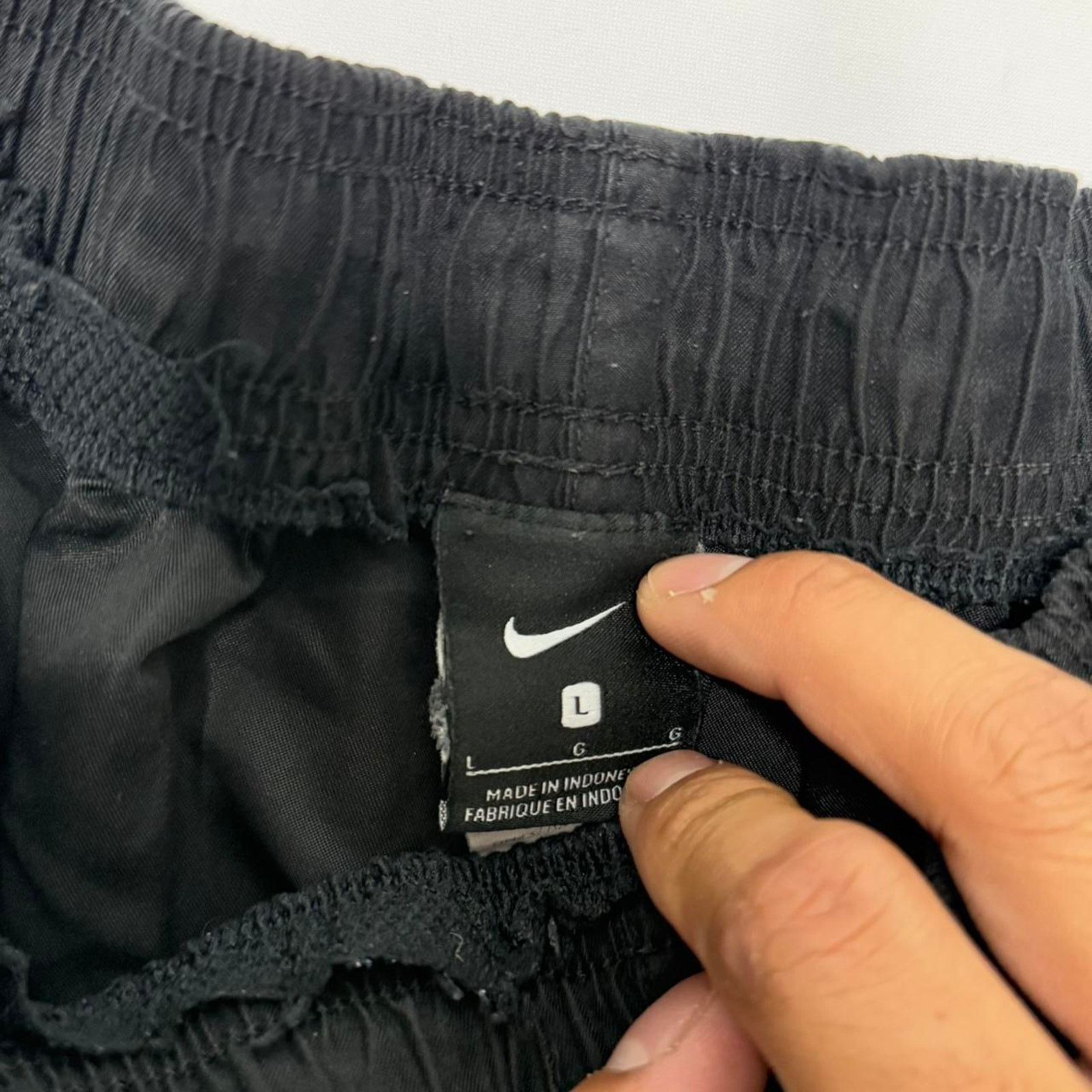 Nike Nike Black Nylon Mesh-Lined Athletic Shorts Size L Swoosh Size US 38 / EU 54 - 3 Thumbnail