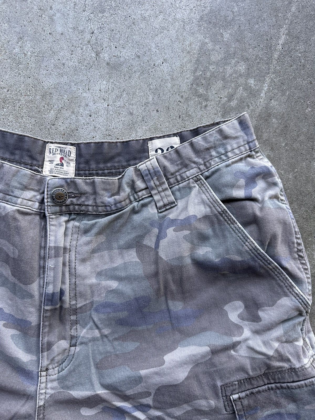Vintage Y2K Camo Cargo Shorts Size US 36 / EU 52 - 3 Thumbnail