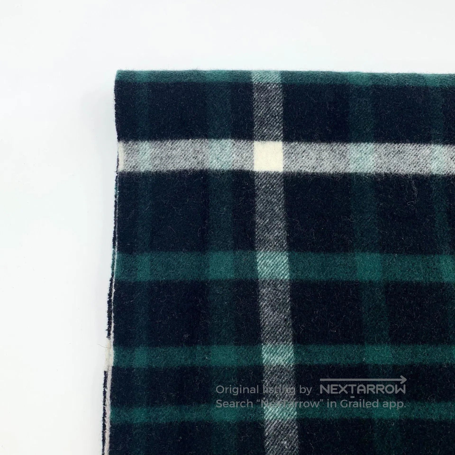 Burberry Burberry Green Plaid Wool Fringe Scarf. Size ONE SIZE - 3 Thumbnail