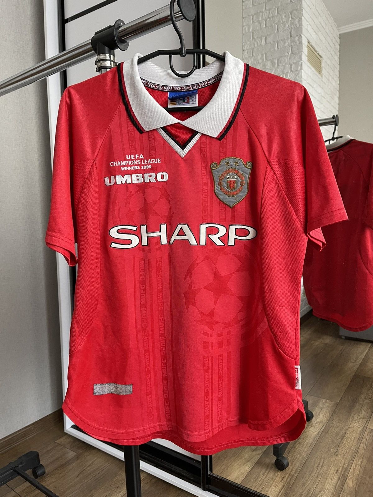 Umbro 1999/2000 Umbro Manchester United Vintage Soccer Jersey Tee Size US S / EU 44-46 / 1 - 1 Thumbnail