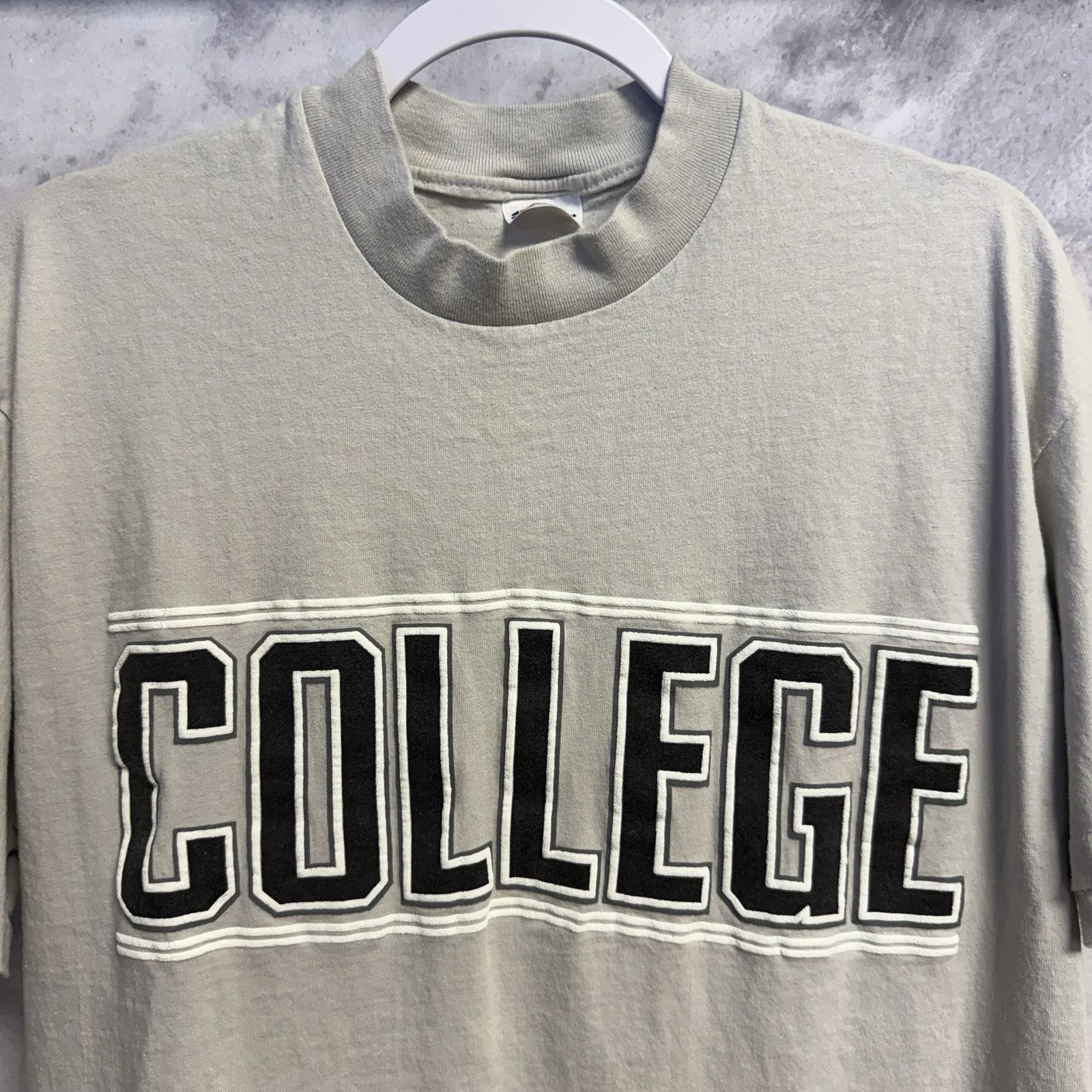 Vintage Vintage 90s College T Shirt Mens XL Short Sleeve Size US XL / EU 56 / 4 - 1 Thumbnail