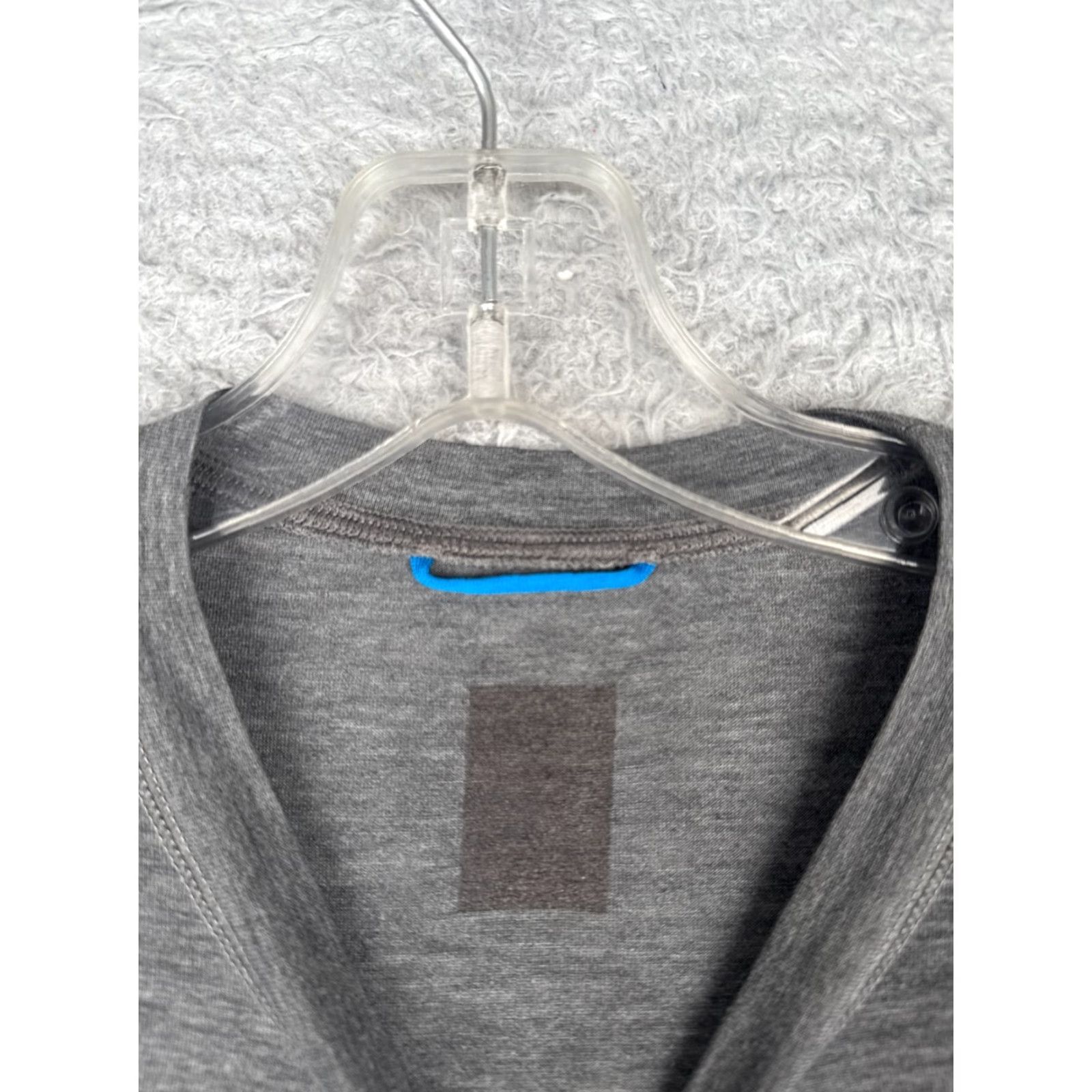 The North Face The North Face Shirt Men Small Gray Polyester Blend Crew Neck Vaporwick Reads Vintage: No (adjusted) Size US S / EU 44-46 / 1 - 7 Thumbnail