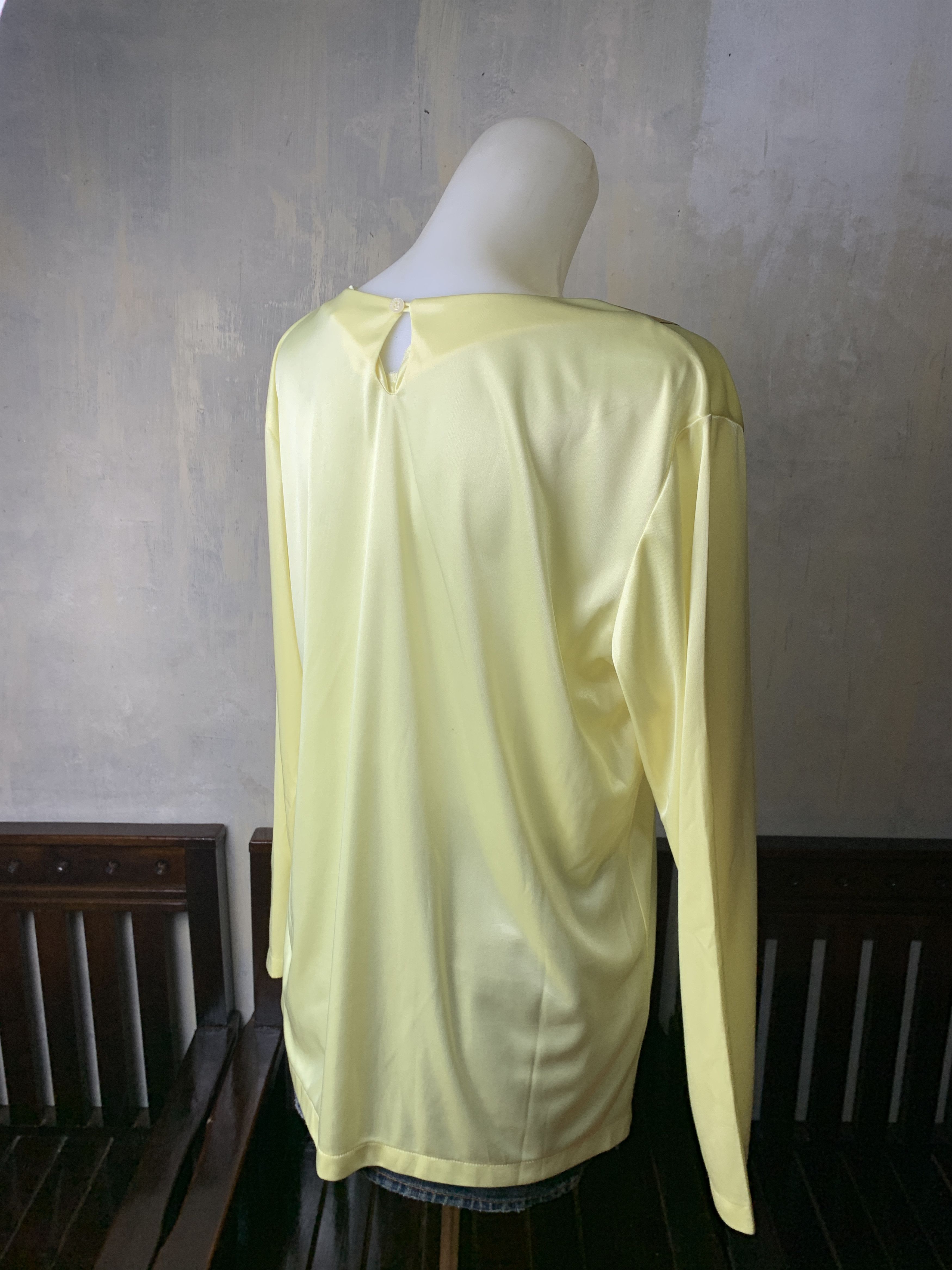 Celine 2000s Celine Paris Yellow Silk Blouse (M) Size M / US 6-8 / IT 42-44 - 3 Thumbnail