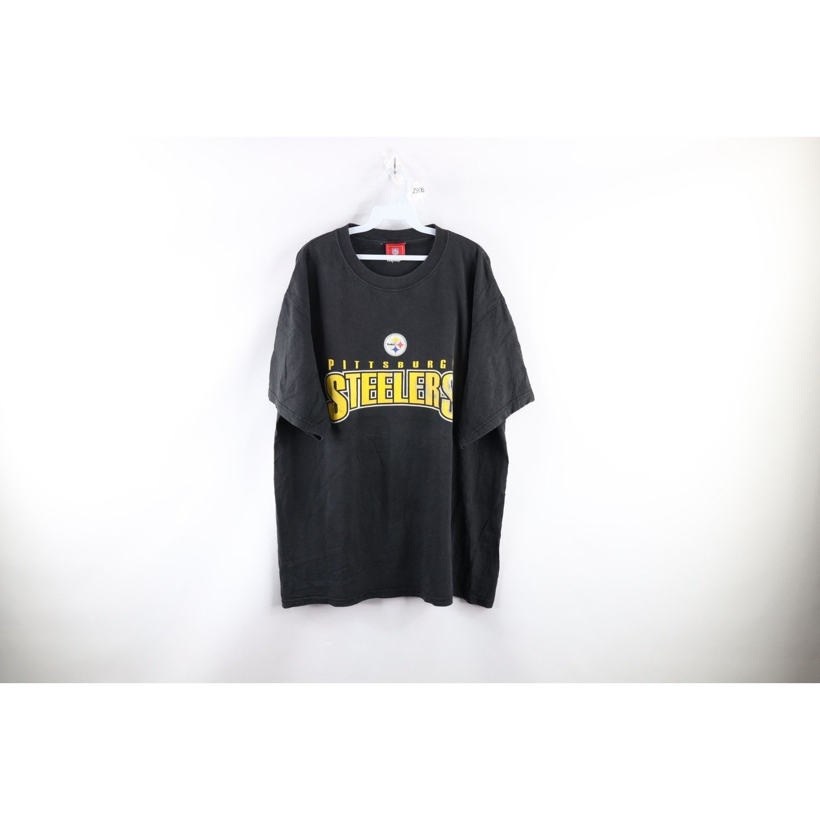 Vintage Vintage NFL Distressed Pittsburgh Steelers Football T-Shirt Size US XL / EU 56 / 4 - 1 Thumbnail