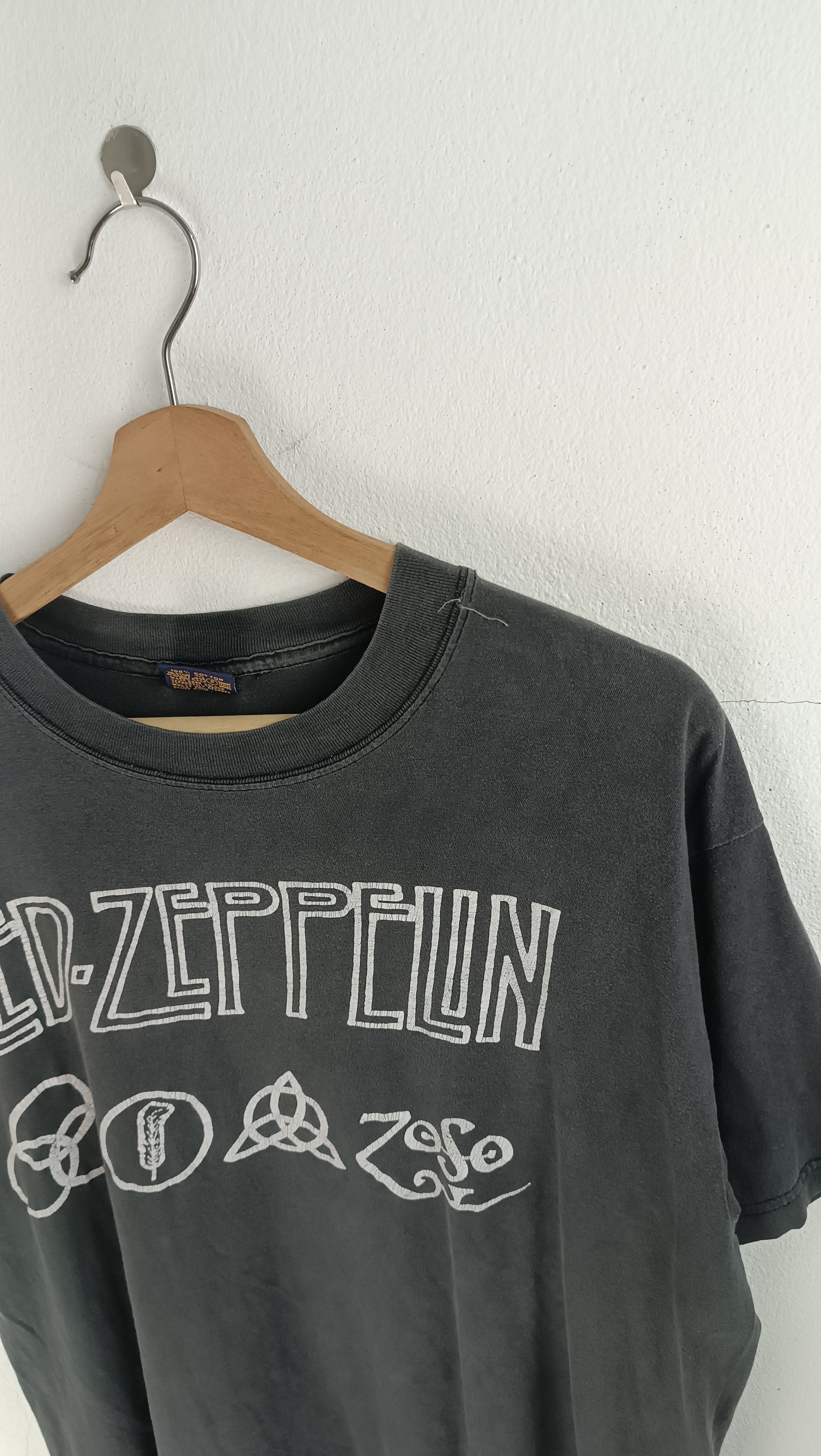 Band Tees THRASHED FADED VINTAGE 2000s LED ZEPPELIN LOGO TEE sabbath Size US L / EU 52-54 / 3 - 11 Thumbnail