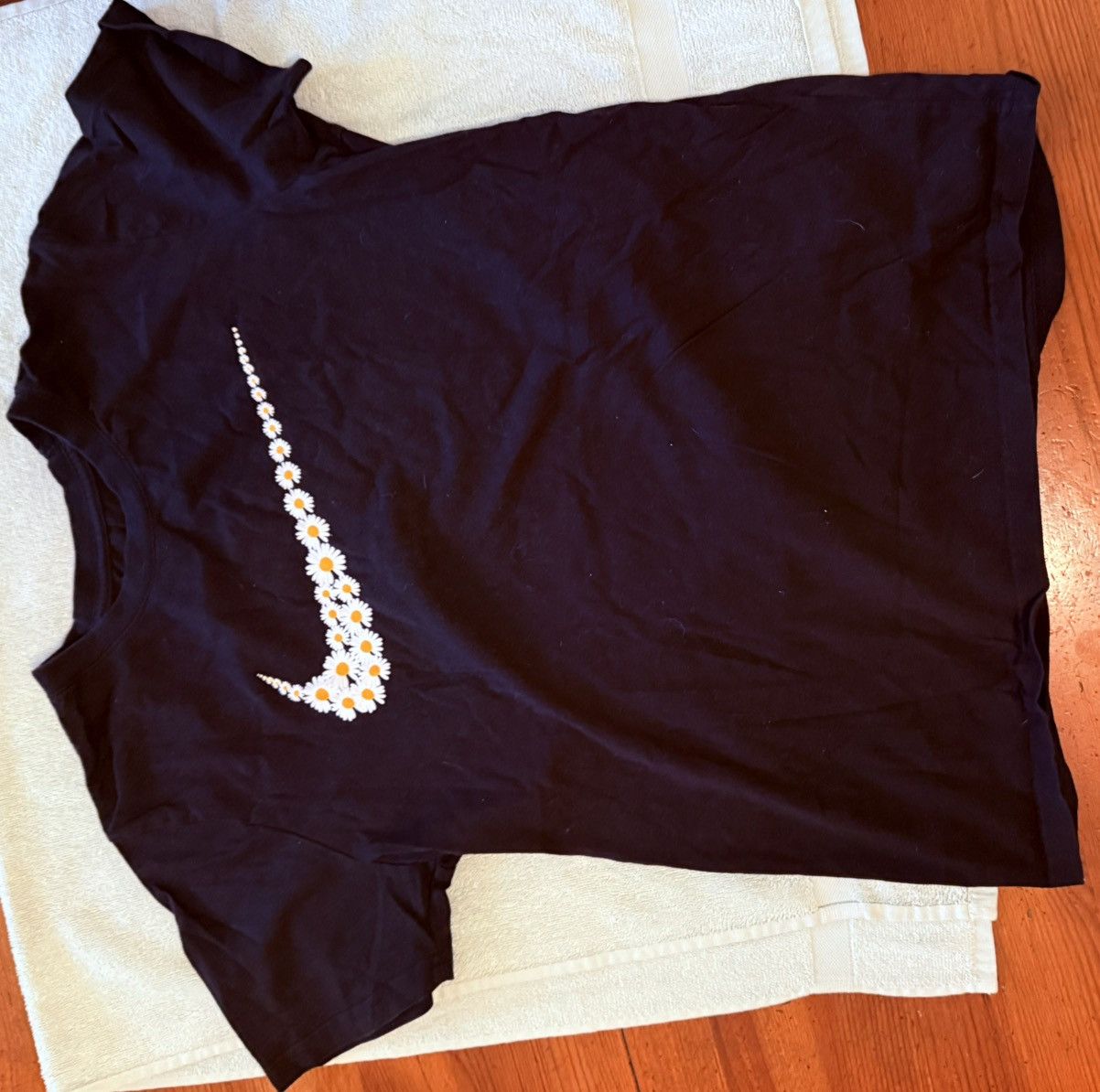 Nike Nike Flower Logo Tee Size US XL / EU 56 / 4 - 1 Thumbnail
