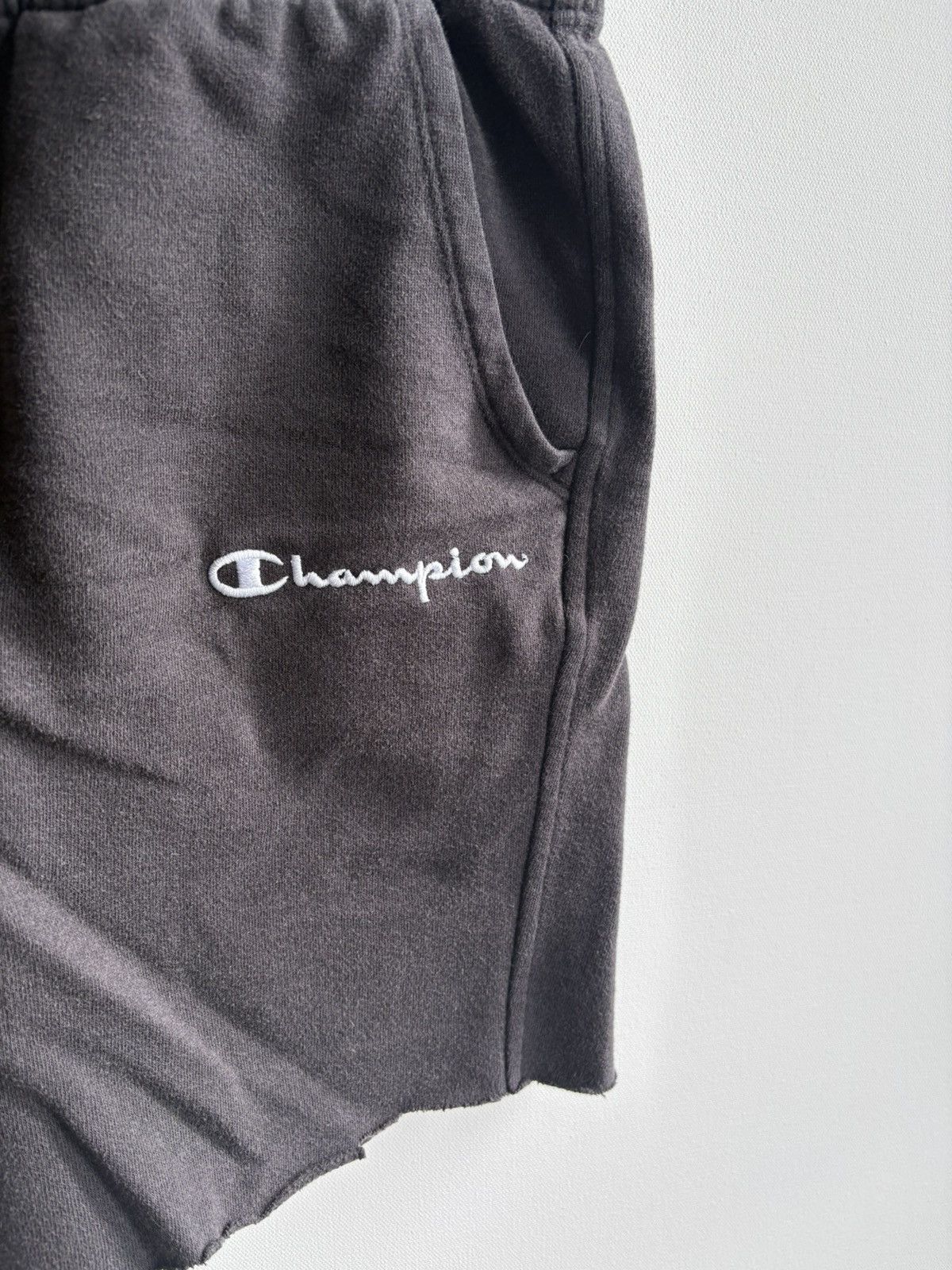 Champion Champion Sweatpants Shorts Vintage Streetwear L Faded Black Size US 34 / EU 50 - 2 Thumbnail