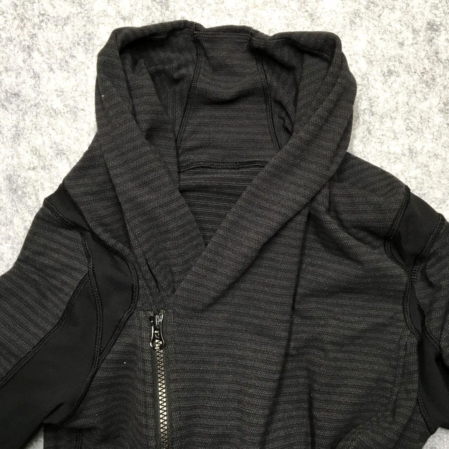 Lululemon Lululemon Jacket Womens 8 Gray Stripe Asymmetrical Zip Hooded Activewear Running Size M / US 6-8 / IT 42-44 - 5 Thumbnail