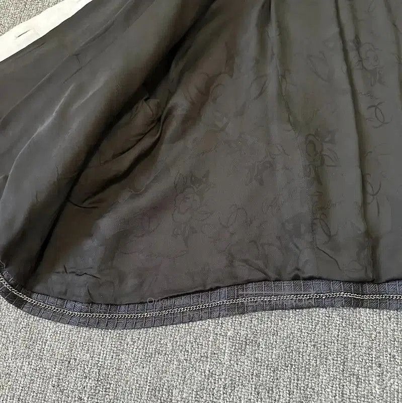 Chanel Chanel White and Black Wool Jacket . Size S / US 4 / IT 40 - 6 Thumbnail