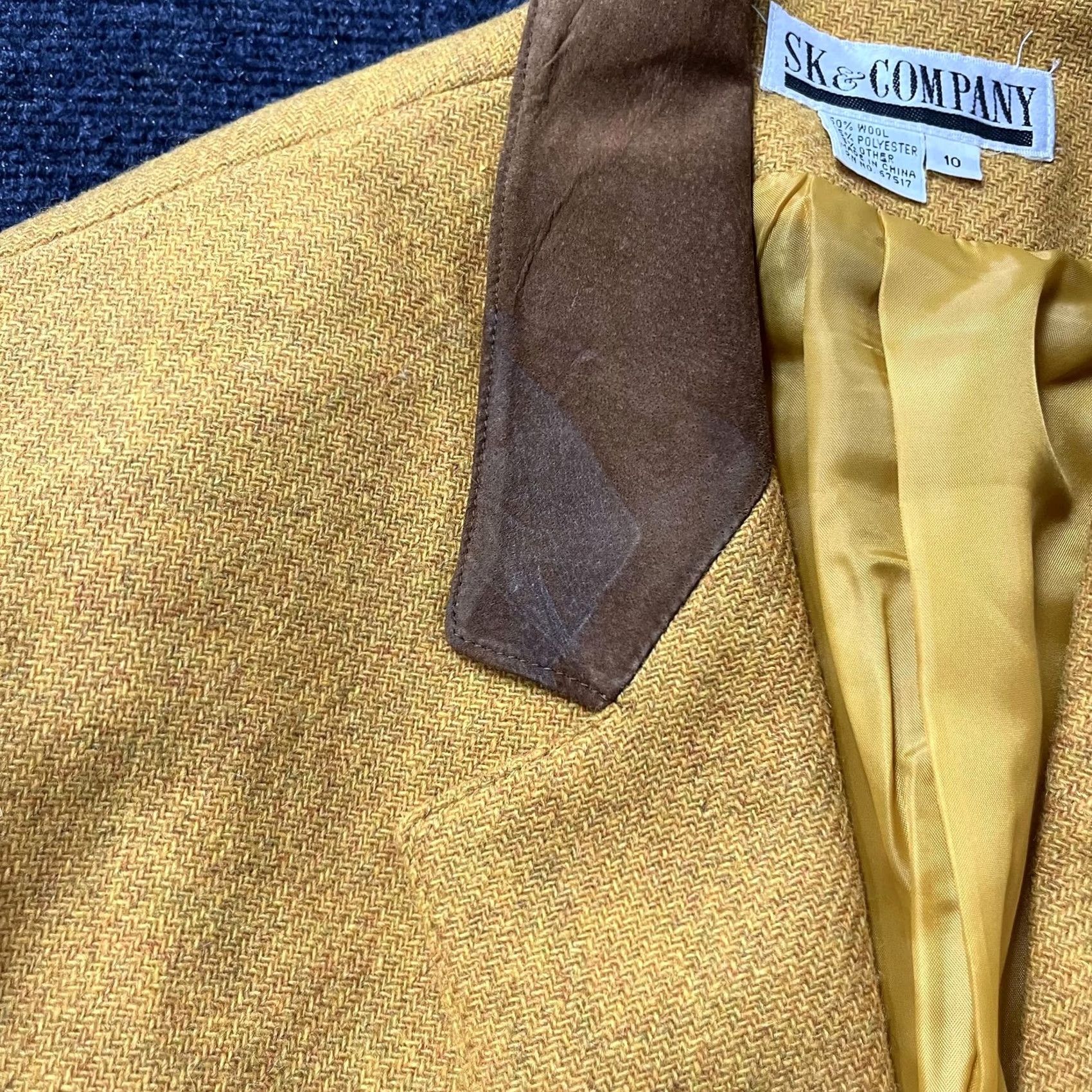 Vintage VINTAGE 90s Blazer Womens 10 Yellow Tweed Wool Blend Notch Lapel Suede Trim Tailored Single-Breasted Size L / US 10 / IT 46 - 4 Thumbnail