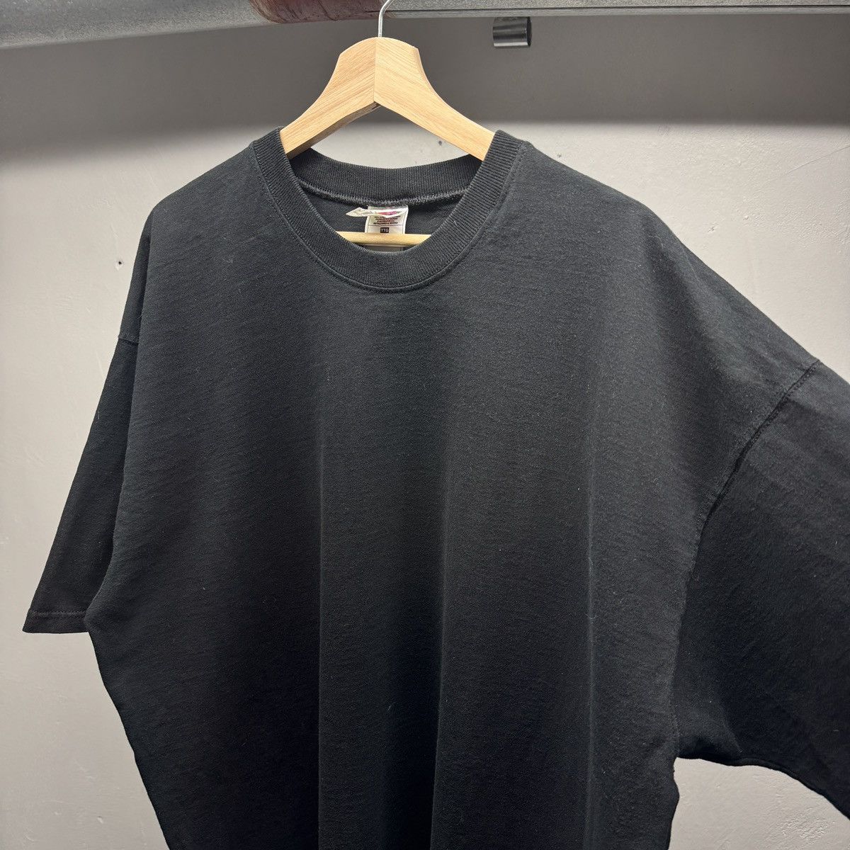 Vintage 90s Heavy Black Blank Shirt ERD Grunge Chrome Faded Thrashed Size US XXL / EU 58 / 5 - 4 Thumbnail
