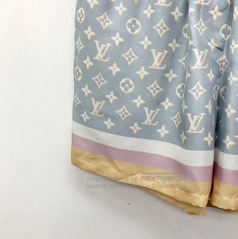 Other Louis Vuitton Light Blue Silk Women's Shorts . Size 22" - 4 Thumbnail