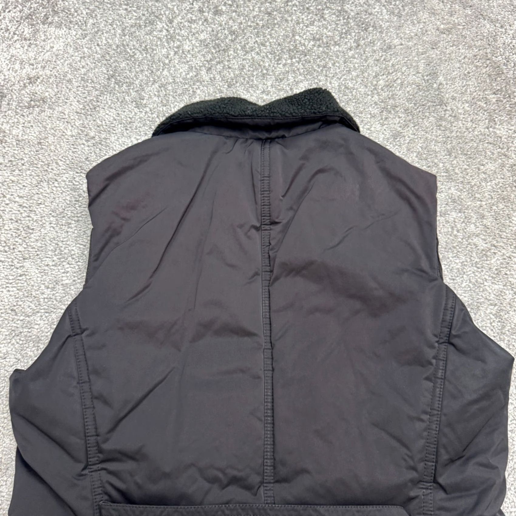 Banana Republic VINTAGE Banana Republic Sherpa Trim Vest Jacket Womens Medium Black Full Zip Outdoor Size M / US 6-8 / IT 42-44 - 4 Thumbnail
