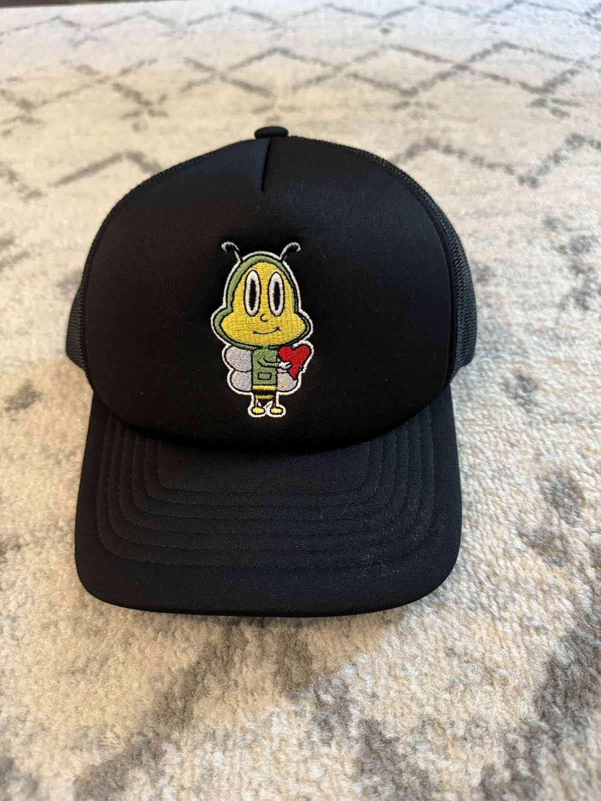 Yupong The Bee’s Earth Hat Size ONE SIZE - 1 Thumbnail