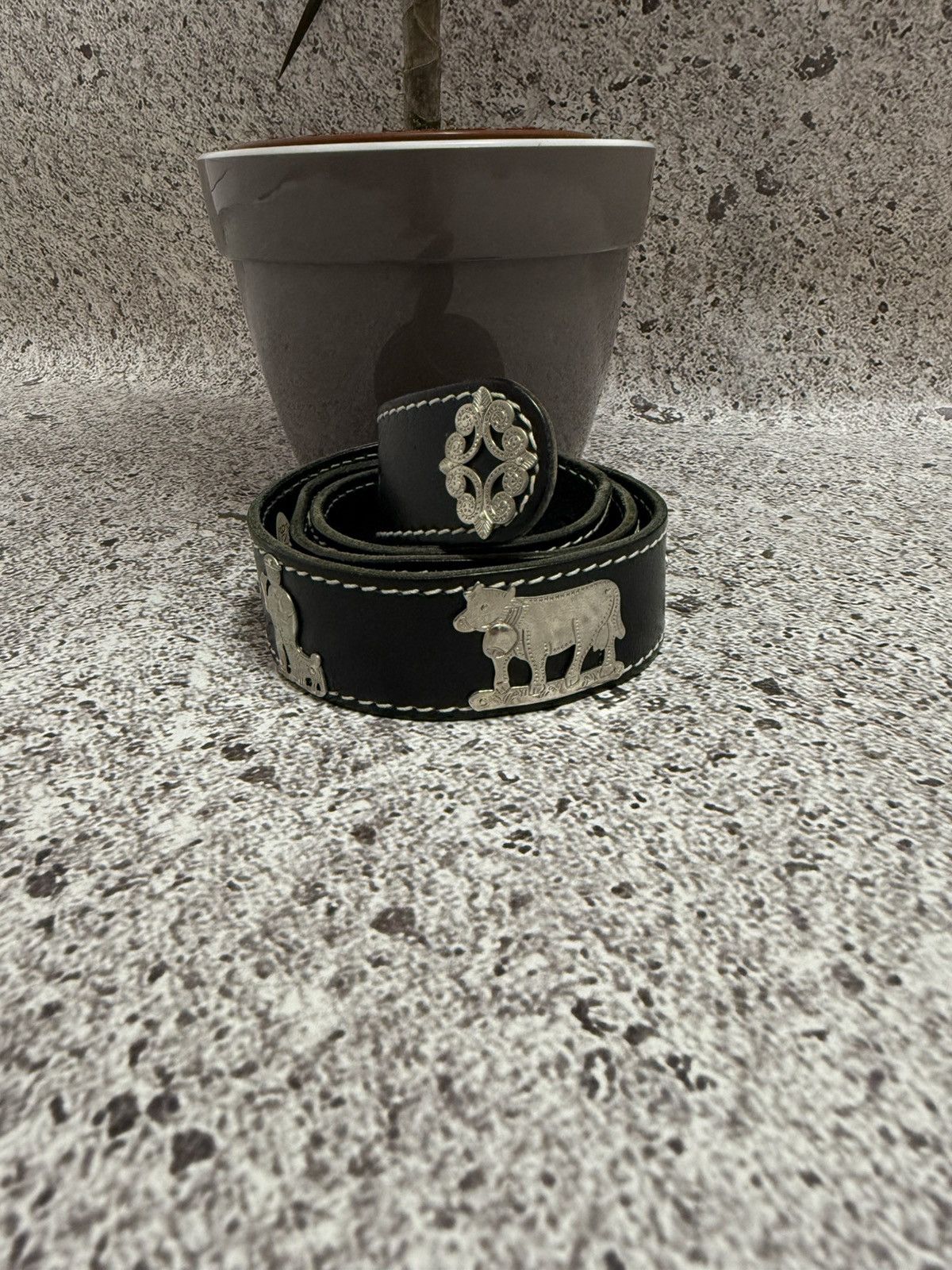 Etro Vintage Luxury Etro Leather Cows Belt Japanese Brand Size ONE SIZE - 4 Thumbnail
