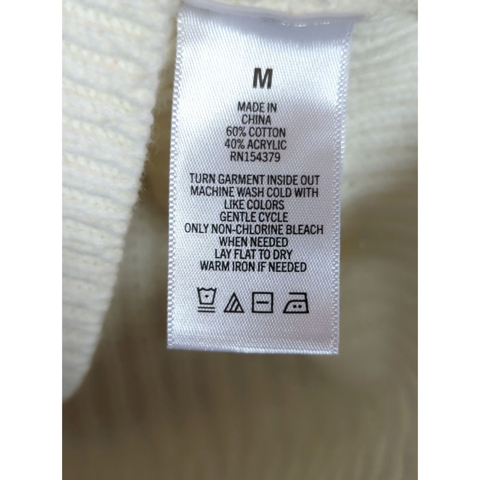 Aeropostale AEROPOSTALE Ivory White Cropped Long Sleeve Sweater Women M Slouchy Chunky Cardigan V-Neck Button Front Bohemian Preppy Casual Travel Size S / US 4 / IT 40 - 7 Thumbnail