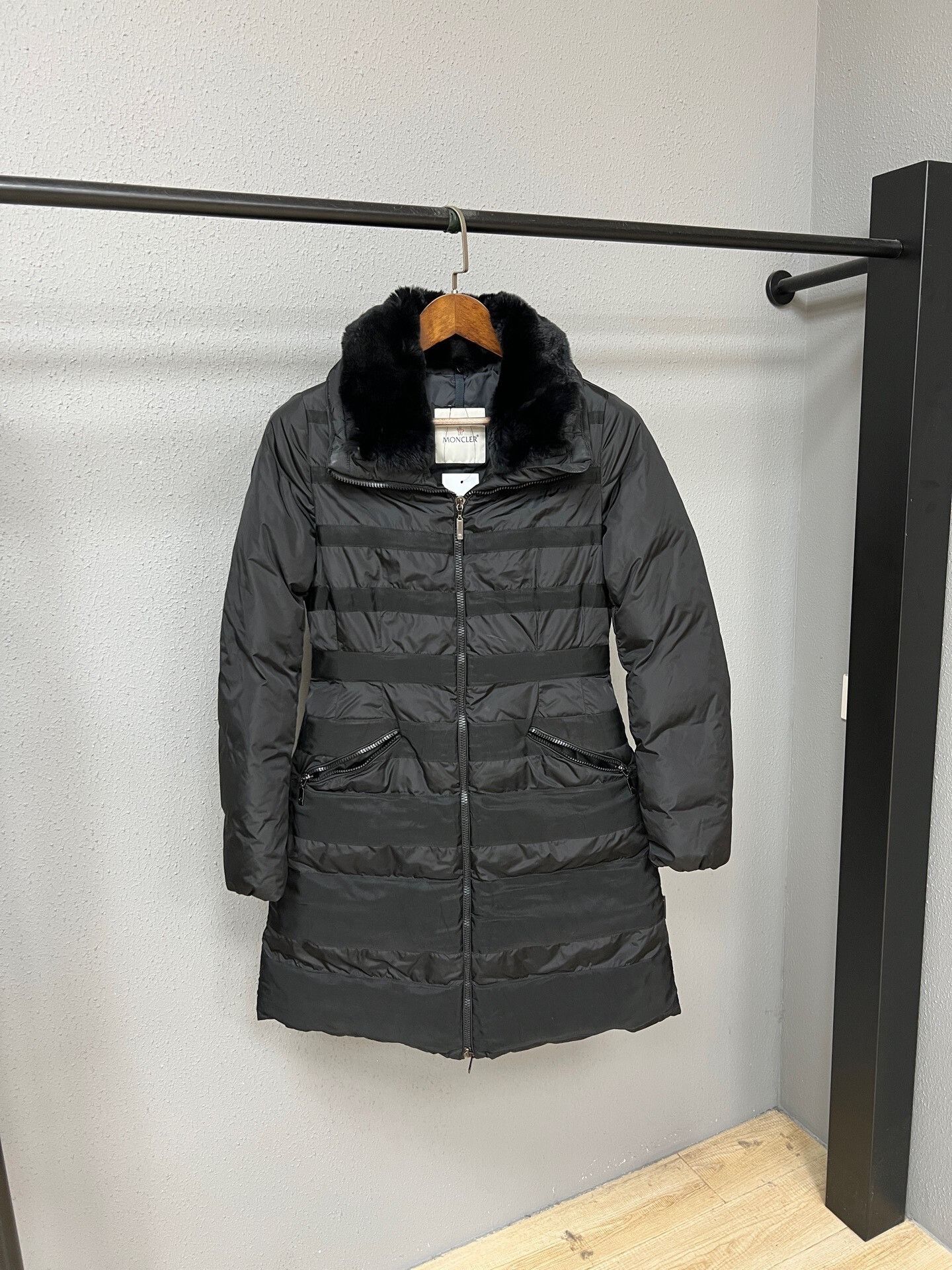 Moncler Moncler Fur Collar Down Jacket Size M / US 6-8 / IT 42-44 - 1 Thumbnail