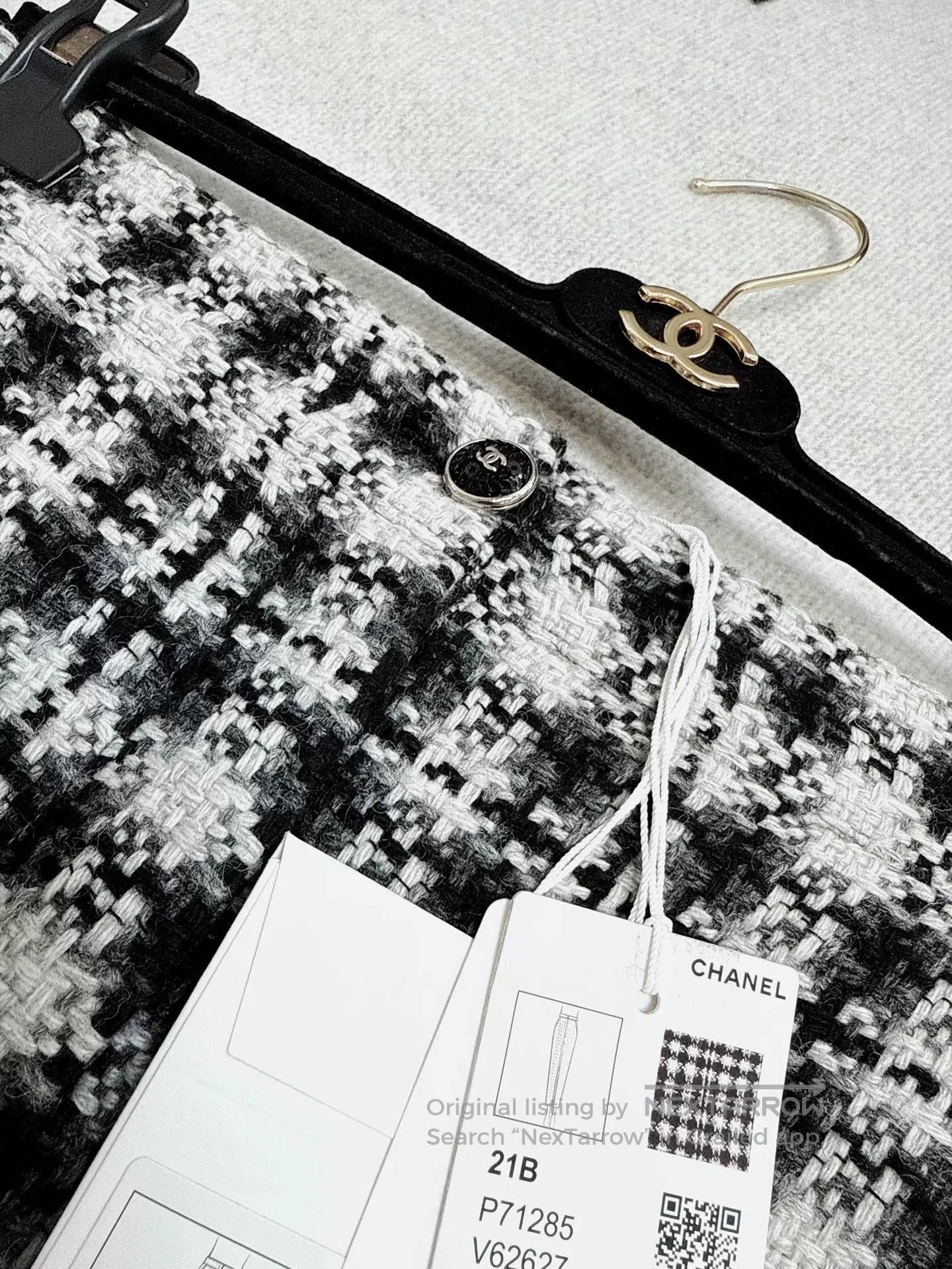 Chanel black and white houndstooth tweed pants. Size US 34 / EU 50 - 3 Thumbnail