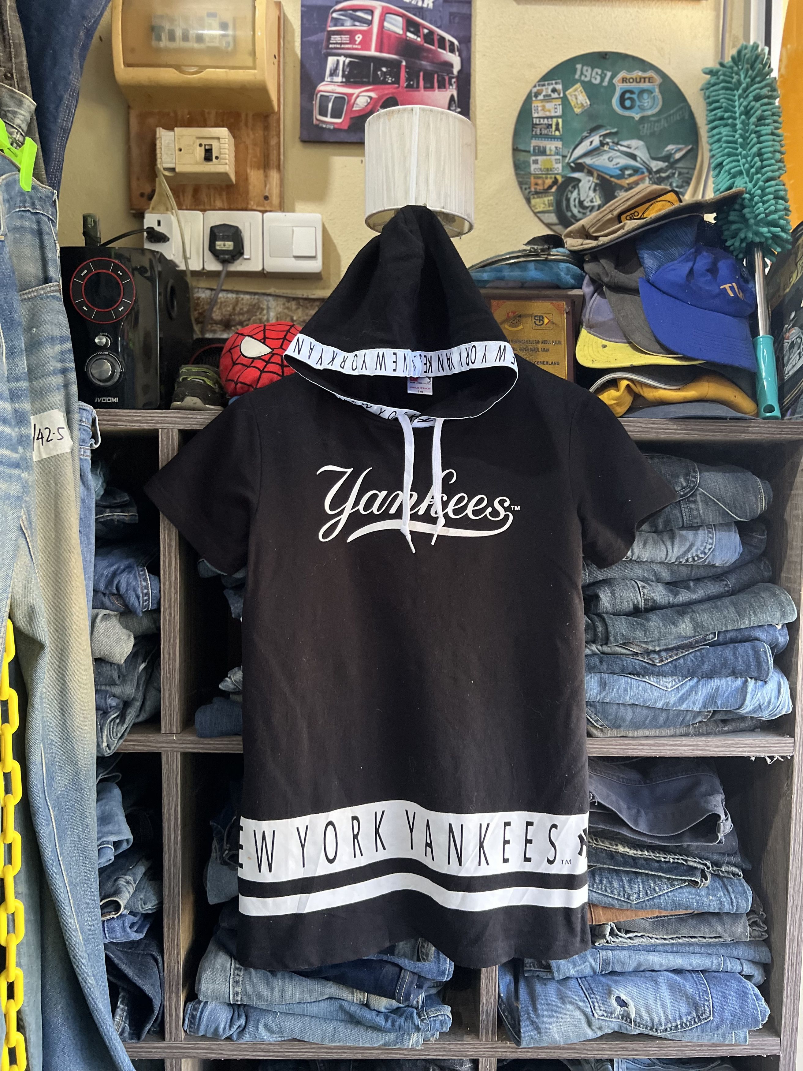 MLB 🔥New York Yankees Short Sleeve Hoodie Size S / US 4 / IT 40 - 12 Thumbnail