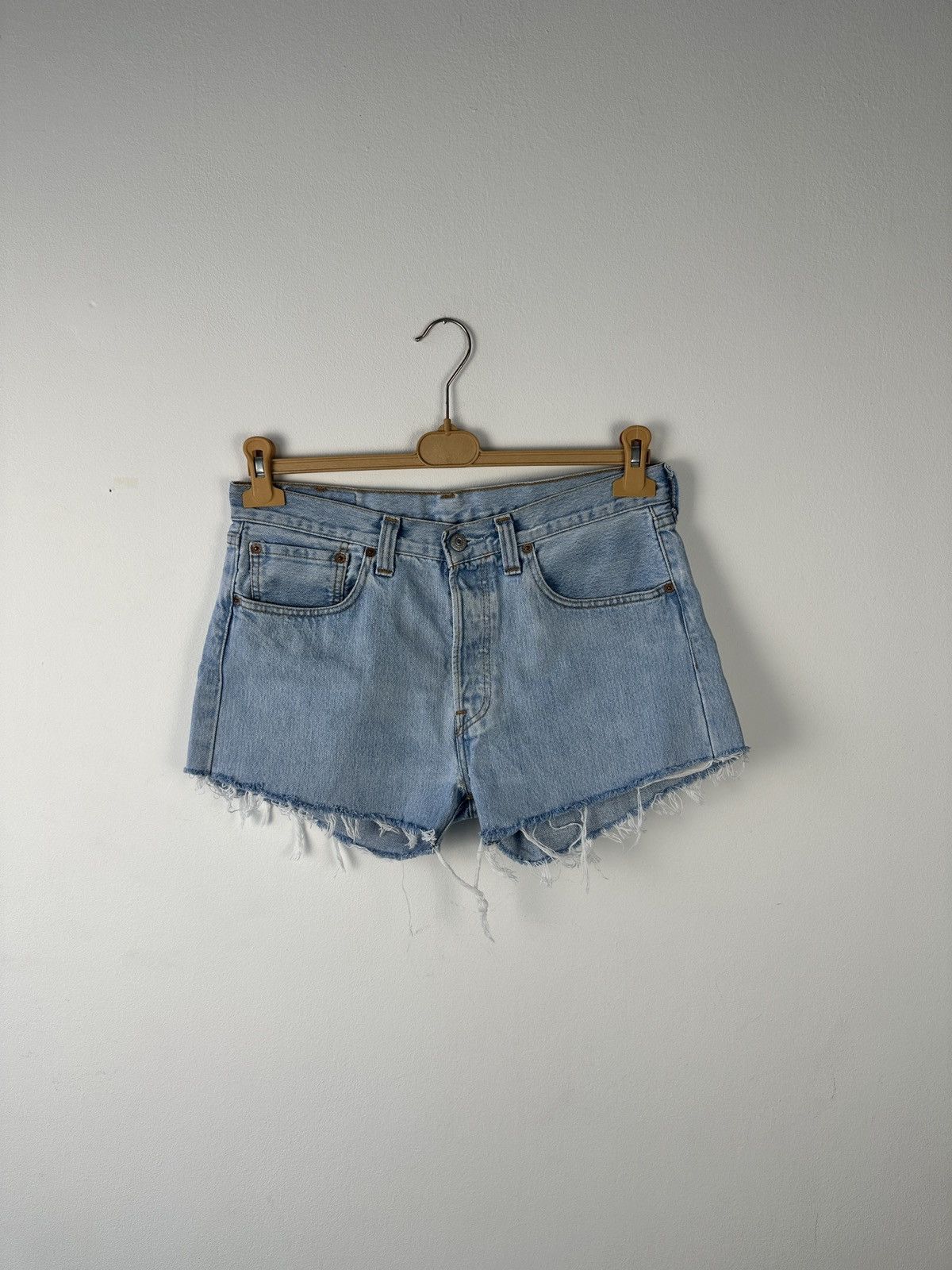 Levi's Levi's 501 Light Wash Denim Cutoff High Rise Shorts W32 Size US 32 / EU 48 - 1 Thumbnail