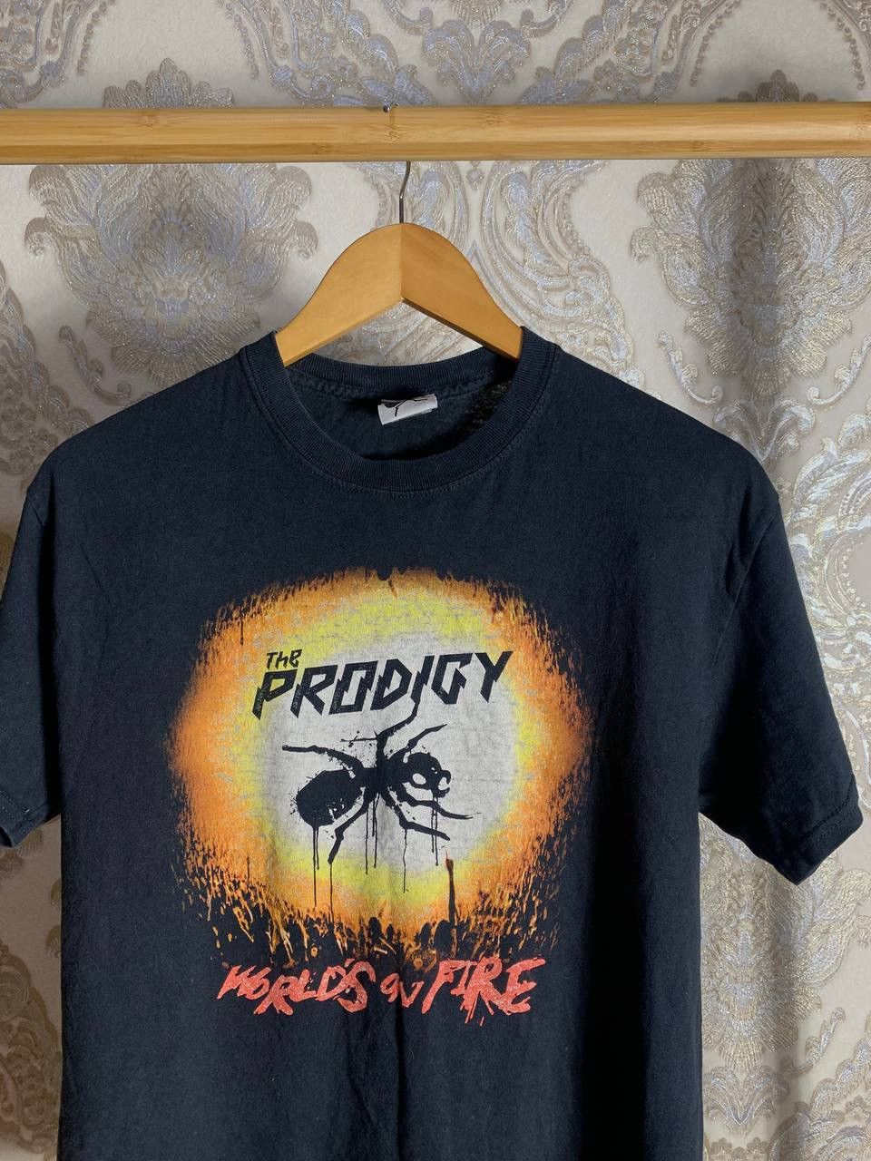 Band Tees VINTAGE PRODIGY WORLD TOUR ROCK T-SHIRT RETRO METAL Y2K 90s Size US M / EU 48-50 / 2 - 2 Thumbnail