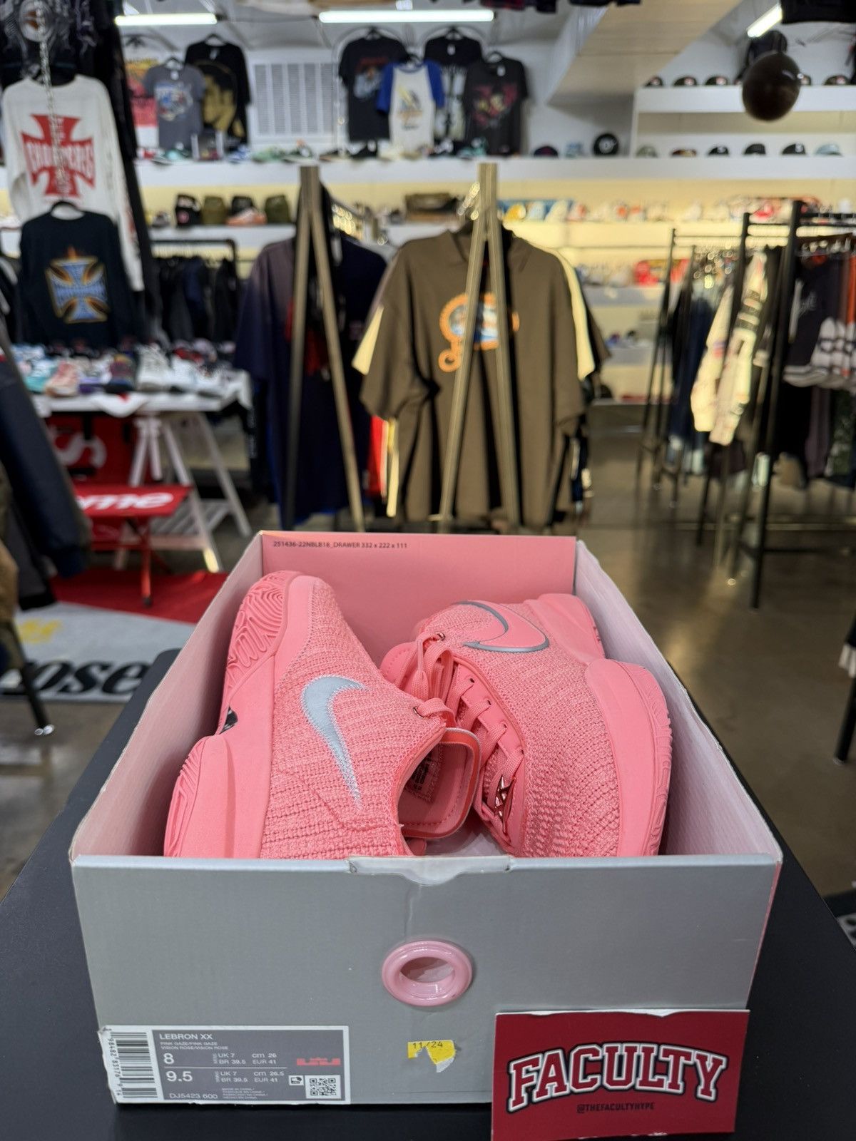 Nike Nike Lebron 20 Pink Diamond Size 8 (2025) Size US 8 / EU 41 - 13 Thumbnail