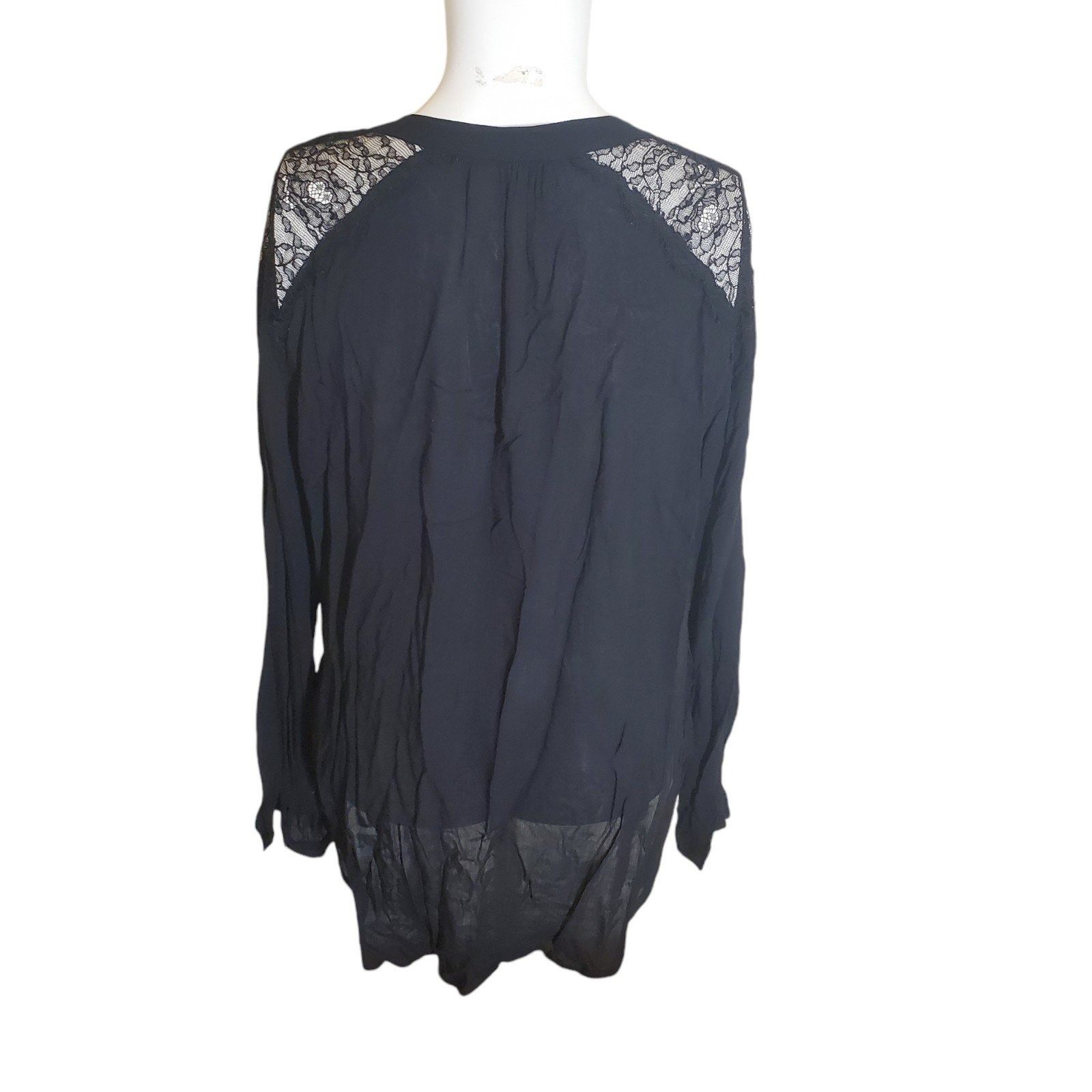 Velvet Velvet by Graham & Spencer Lace Inset Top Sheer V Neck Shirt Size M / US 6-8 / IT 42-44 - 3 Thumbnail