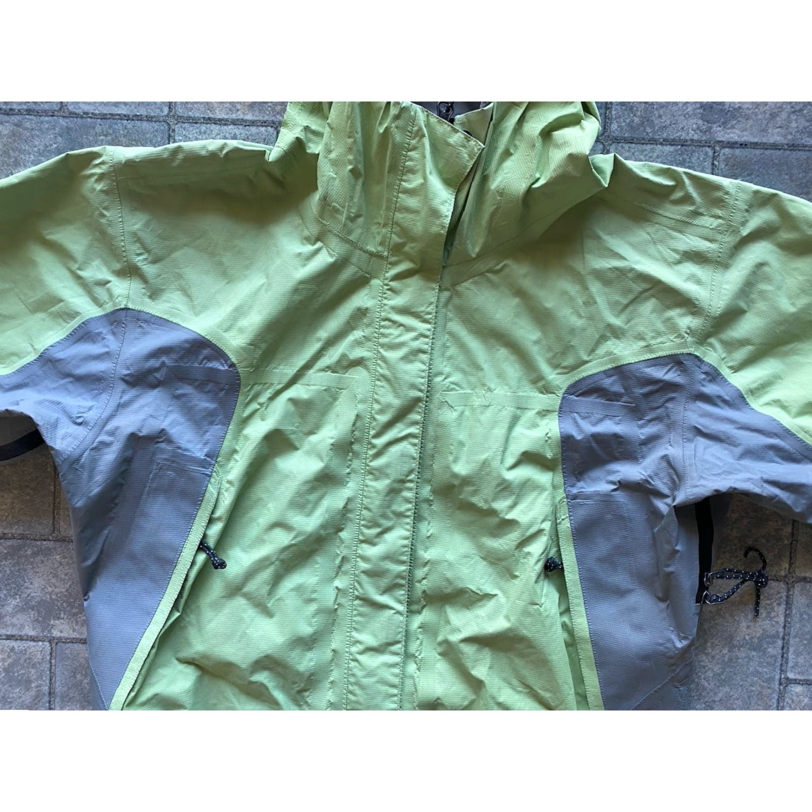 Mountain Hardwear VINTAGE Mountain Hardwear Goretex Paclite Shell Jacket Green Hooded Womens XS Flaws Wear Size XS / US 0-2 / IT 36-38 - 4 Thumbnail