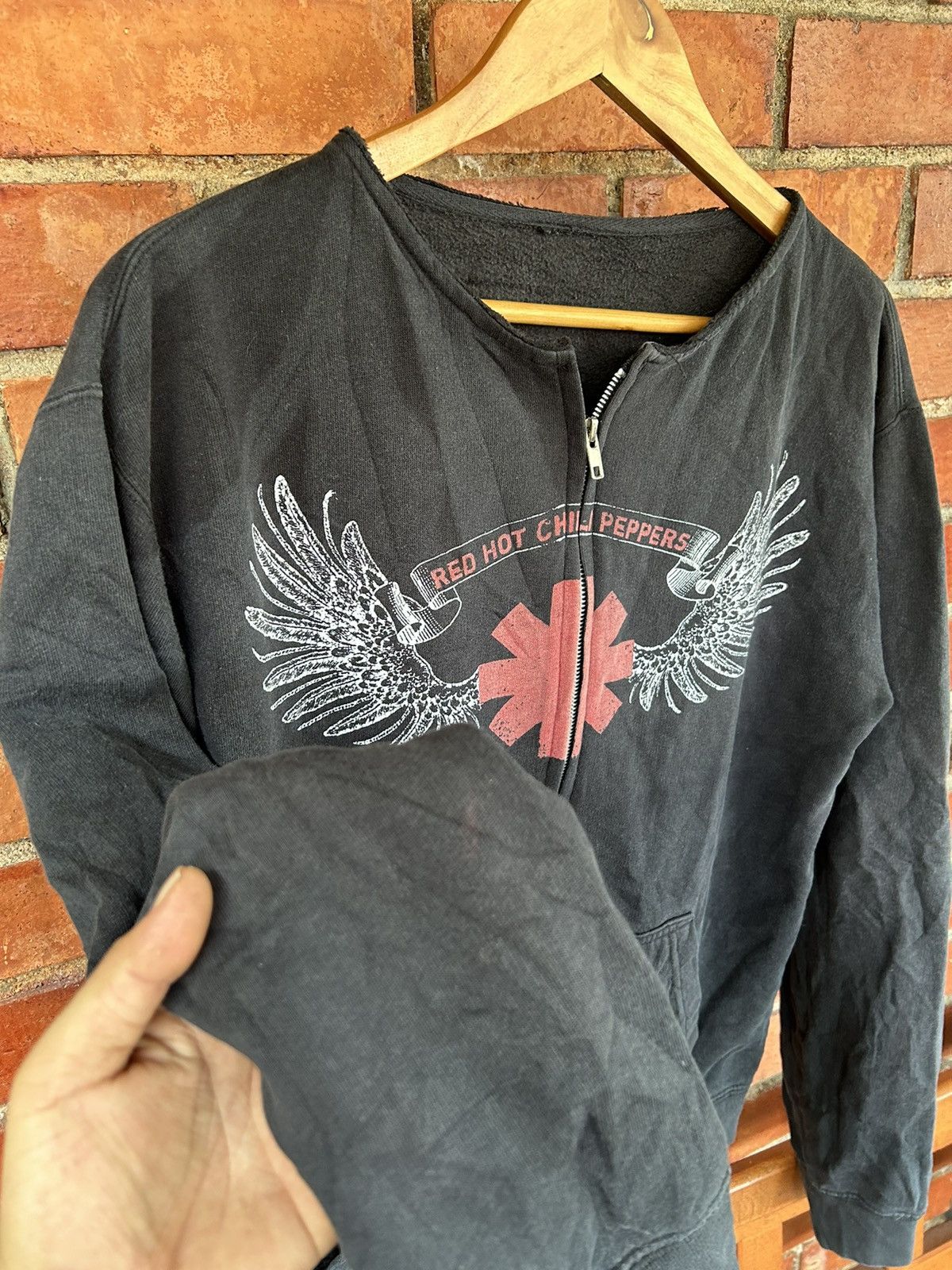 Band Tees 💥 RED HOT CHILI PEPPERS SWEATER ZIPPER Size US M / EU 48-50 / 2 - 3 Thumbnail
