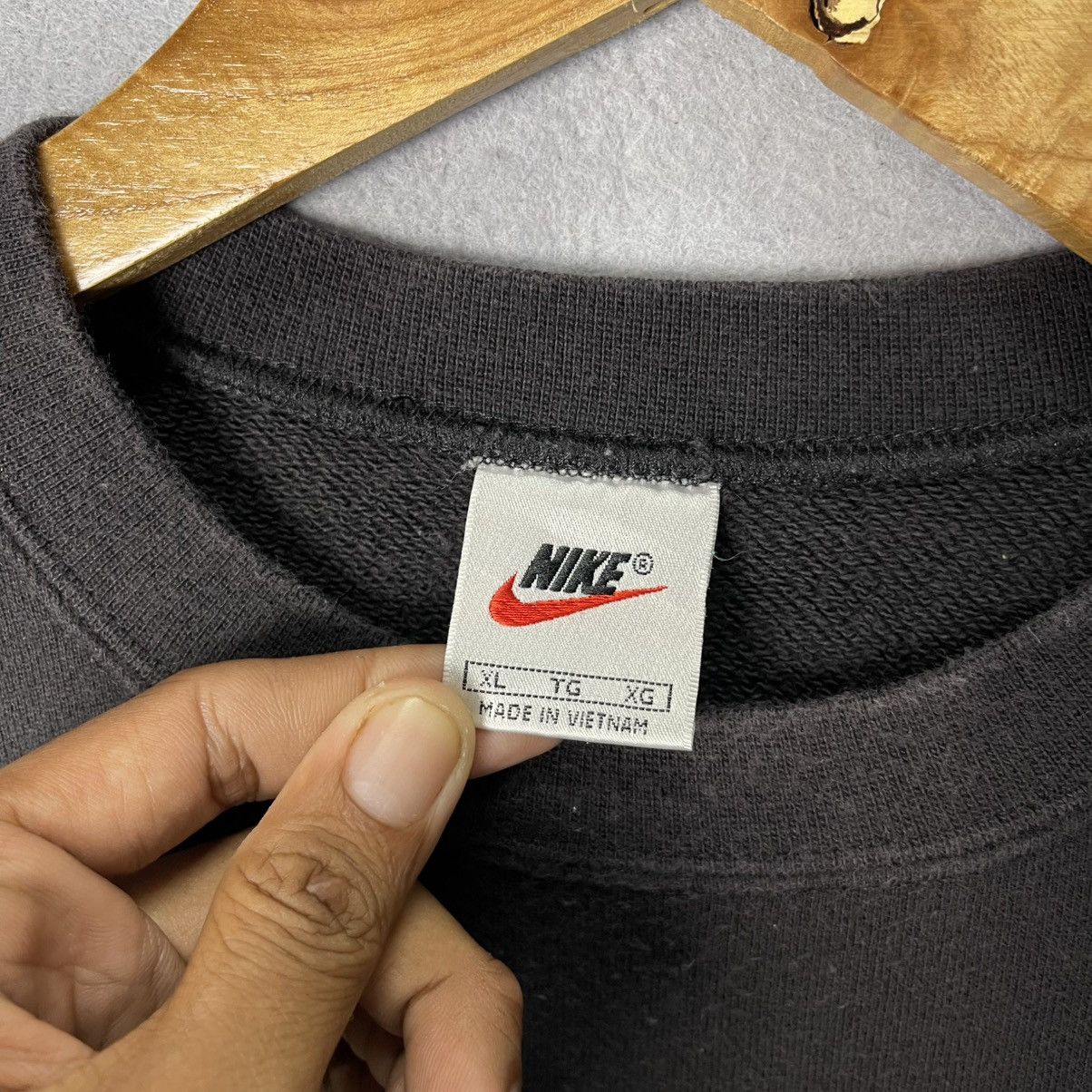 Nike 2000s Nike Mini Swoosh Crewneck Sweatshirt Size US XL / EU 56 / 4 - 7 Thumbnail
