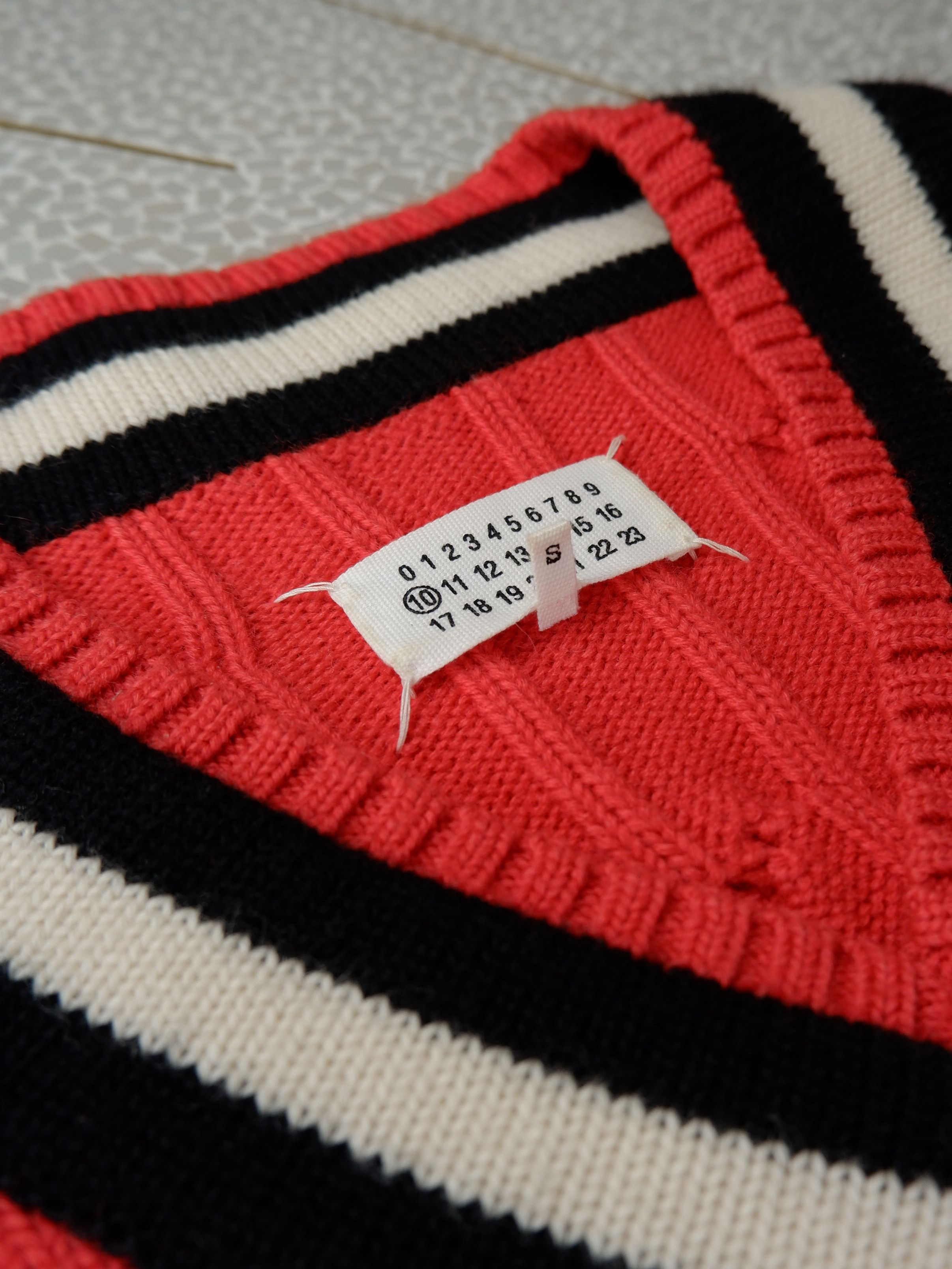 Maison Margiela Last drop! Maison Margiela collegiate v-neck sweater Size US S / EU 44-46 / 1 - 9 Thumbnail