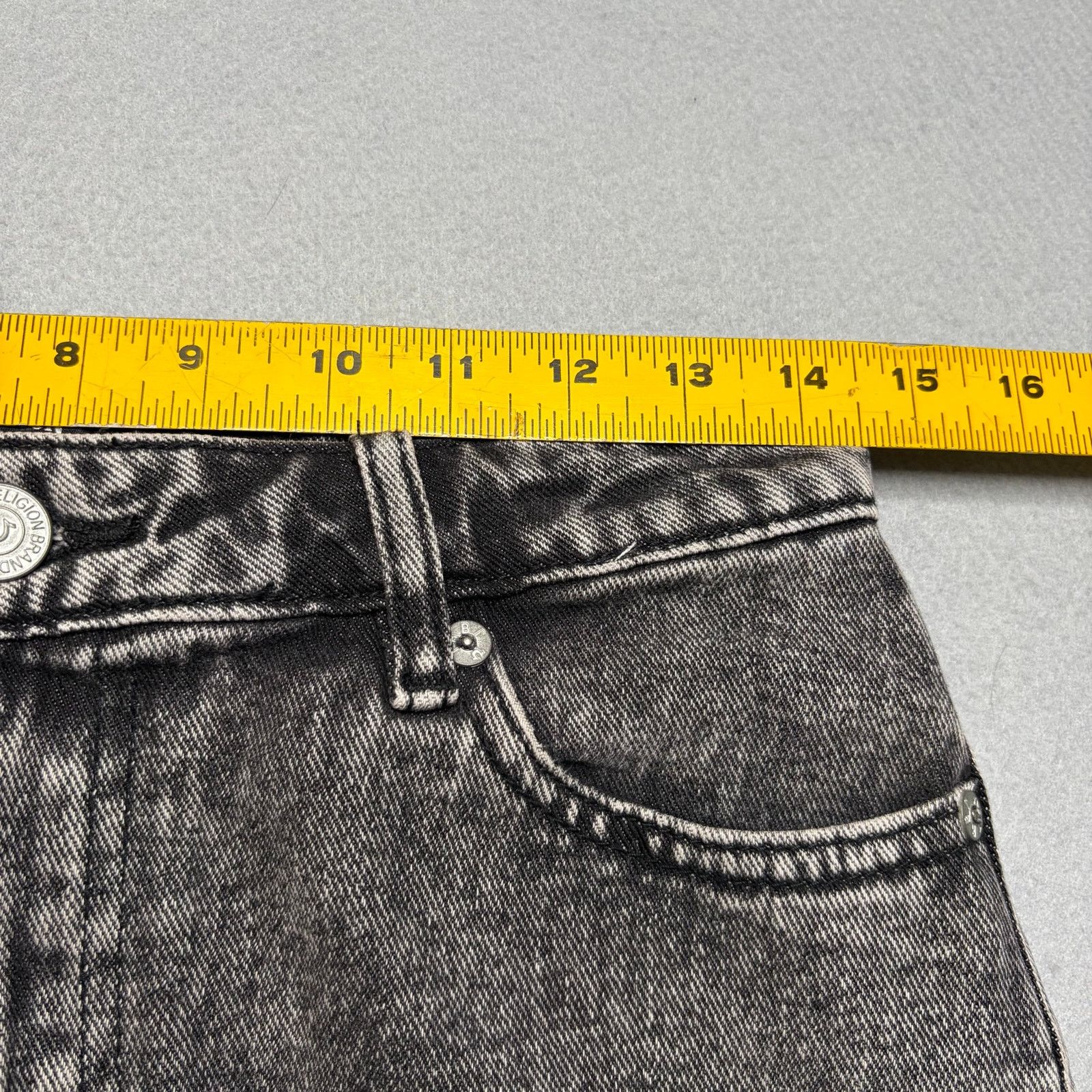 True Religion True Religion Women’s Vintage Cargo Midi Denim Skirt Size 26" / US 2 / IT 38 - 5 Thumbnail