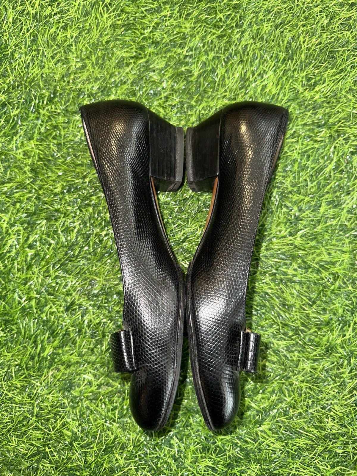 Salvatore Ferragamo Salvatore Ferragamo Vara Black Lizard Embossed Leather Pumps Size US 6 / IT 36 - 4 Thumbnail