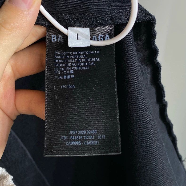 Balenciaga Balenciaga Short-sleeve T-shirt with dissolved smile and v Size US L / EU 52-54 / 3 - 4 Thumbnail