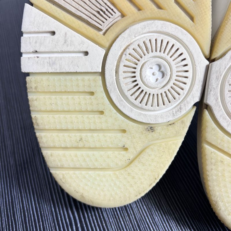 Louis Vuitton Louis Vuitton Trainer Low Top Fashion Sneakers - Size US 10.5 / EU 43-44 - 1 Thumbnail