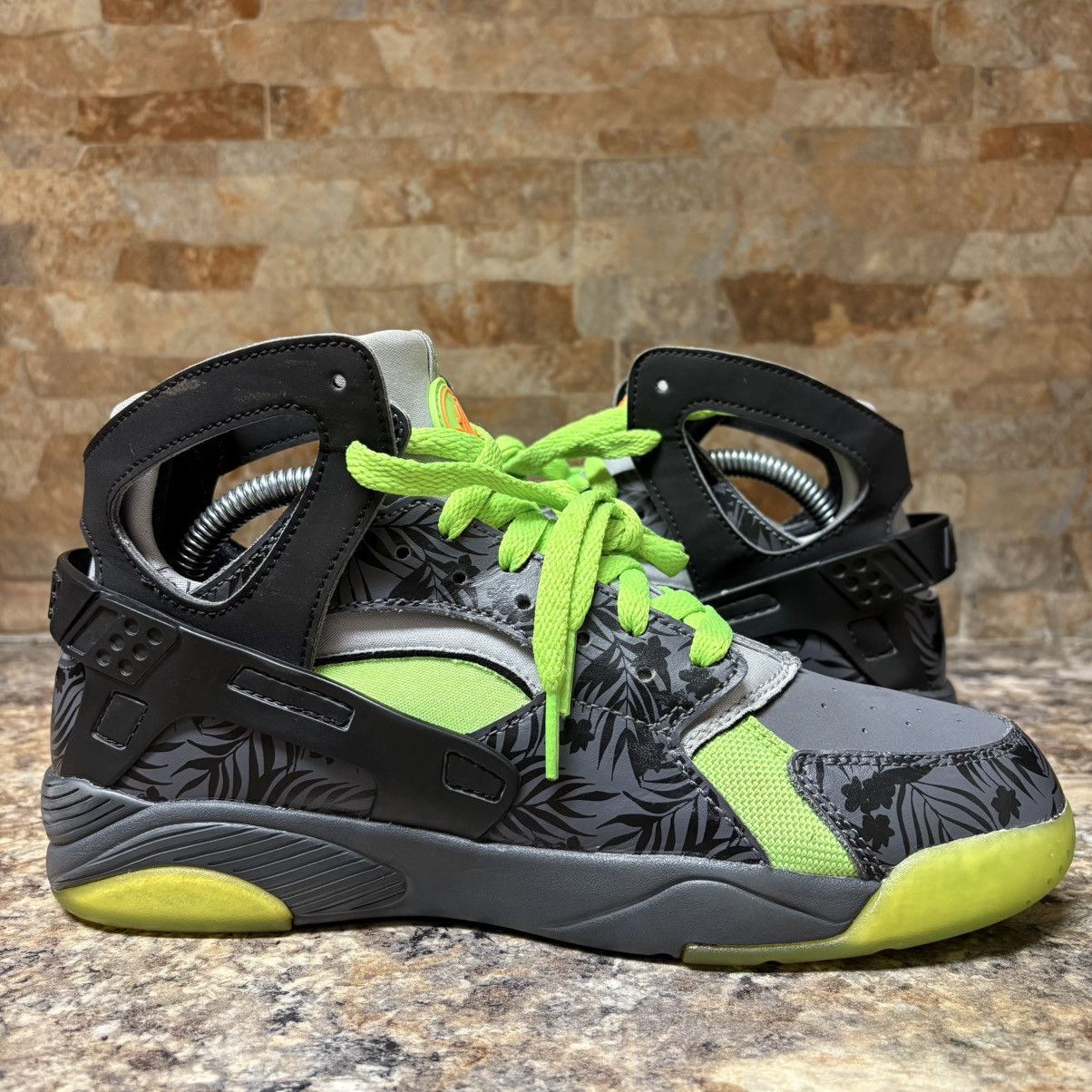 Nike Nike Air Flight Huarache Tropical Print Size 7 Size US 7 / EU 40 - 6 Thumbnail