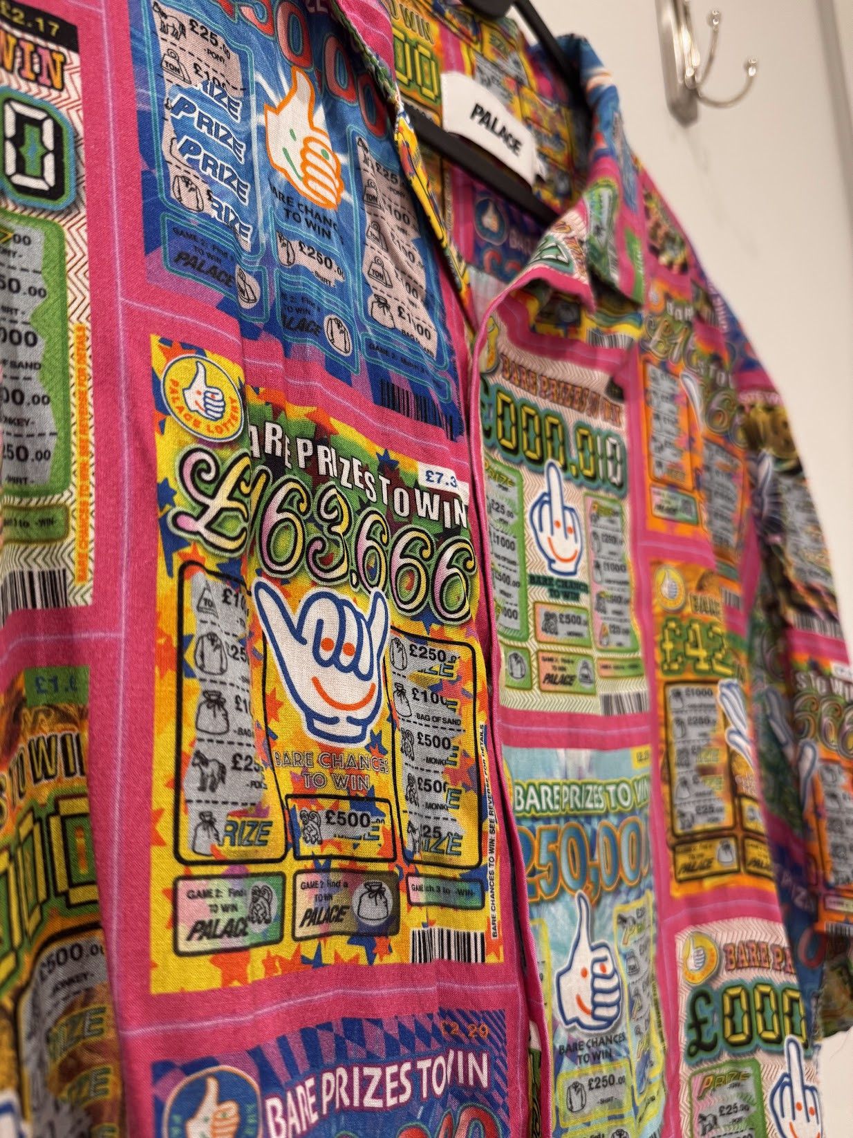 MUCHAS GLASSIAS SHIRT | PALACE SKATEBOARDS