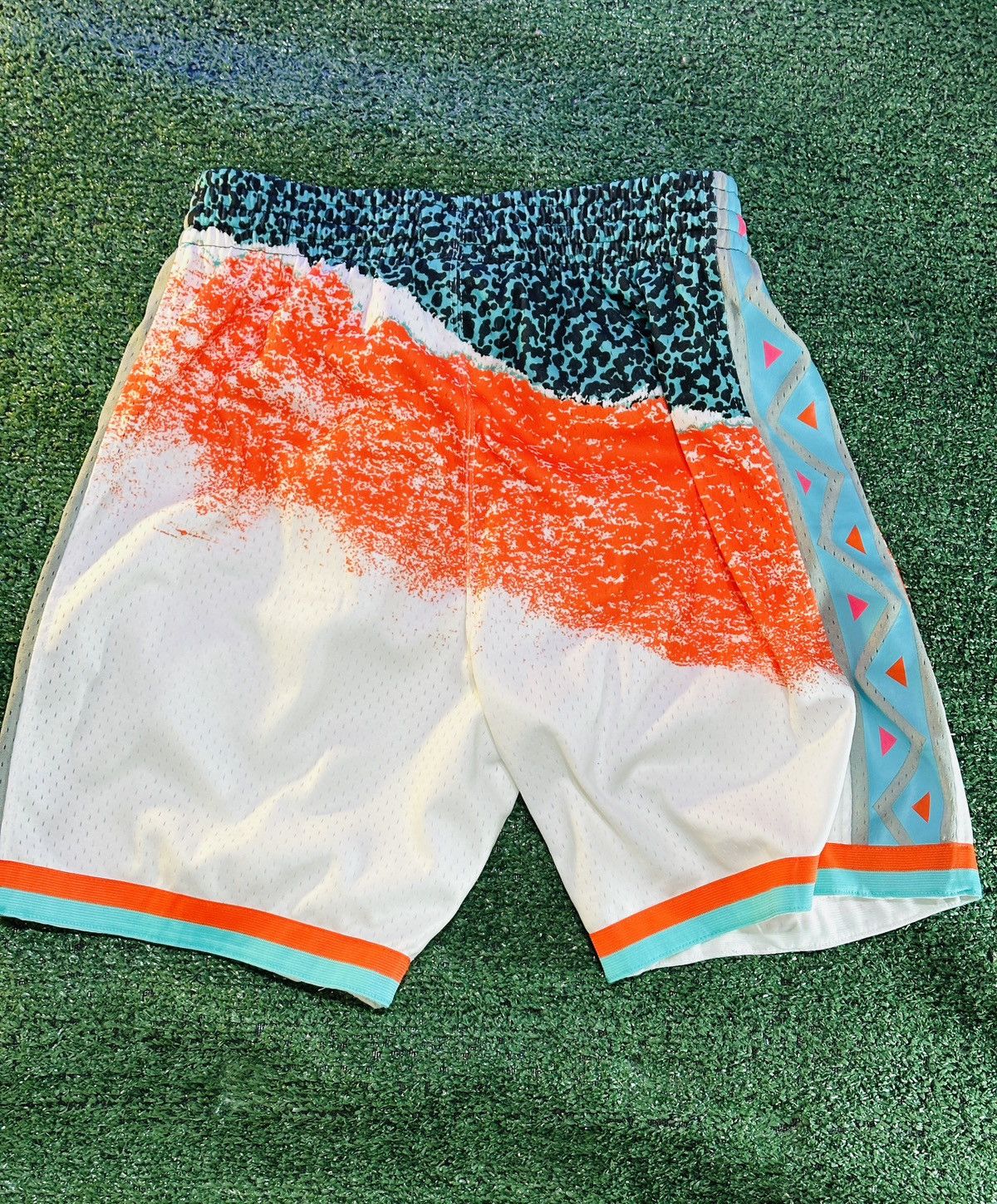 Mitchell & Ness Mitchell & Ness 96 NBA All-Star Game Men's Size M Shorts Size US 34 / EU 50 - 4 Thumbnail