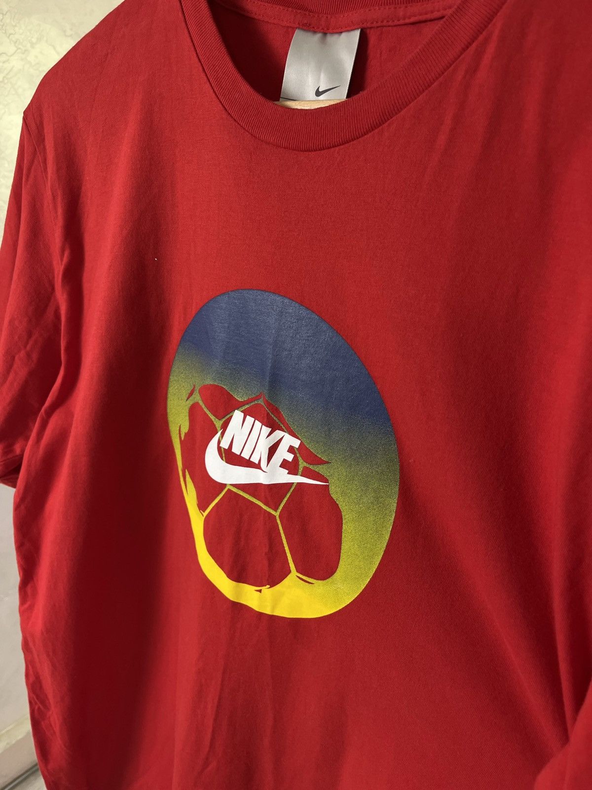 Nike Iconic Nike Soccer Globe Graphic T-Shirt | Bold Red Vintage Size US L / EU 52-54 / 3 - 3 Thumbnail