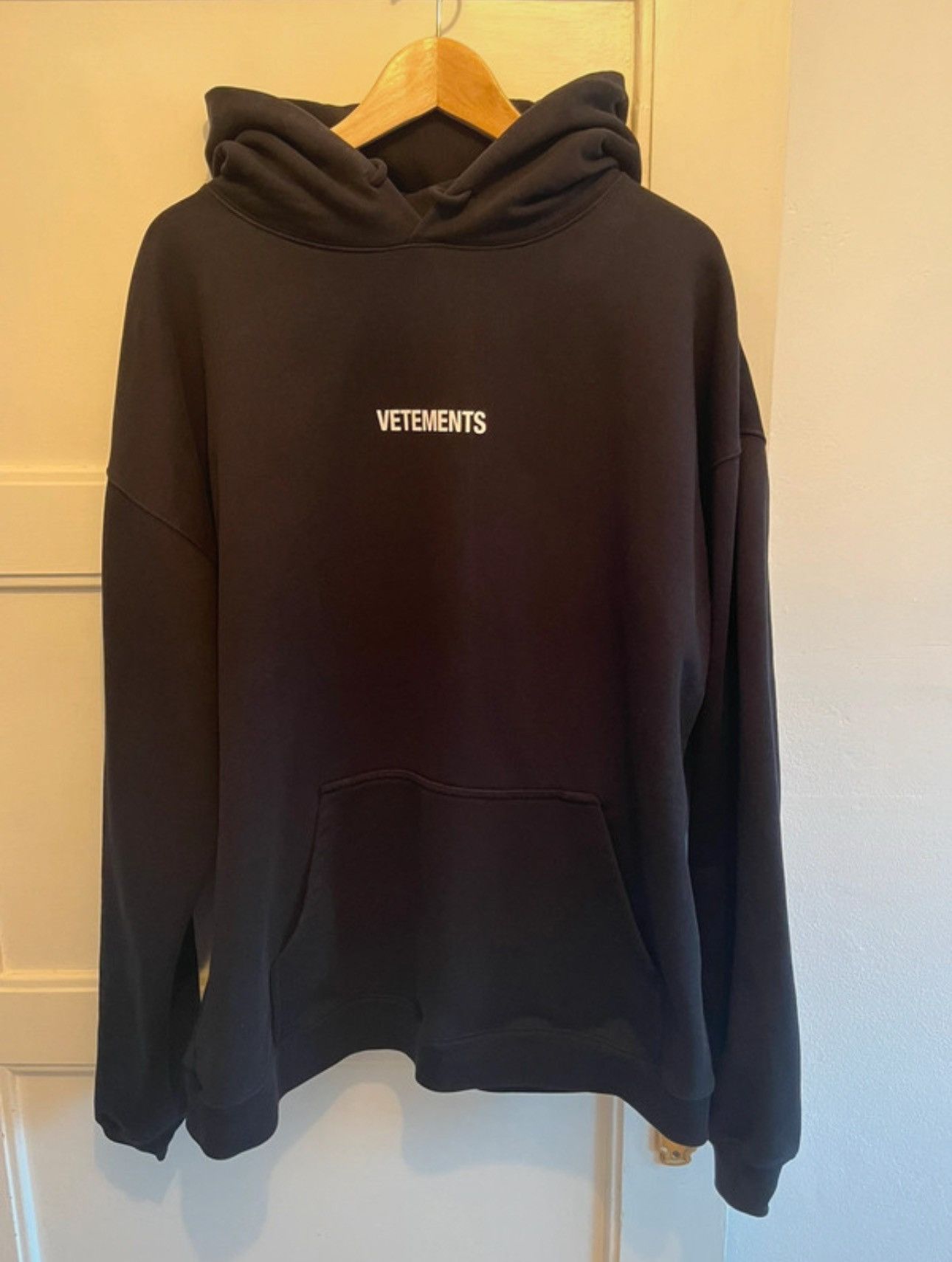 Vetements Vetements Logo Hoodie Size US S / EU 44-46 / 1 - 1 Thumbnail