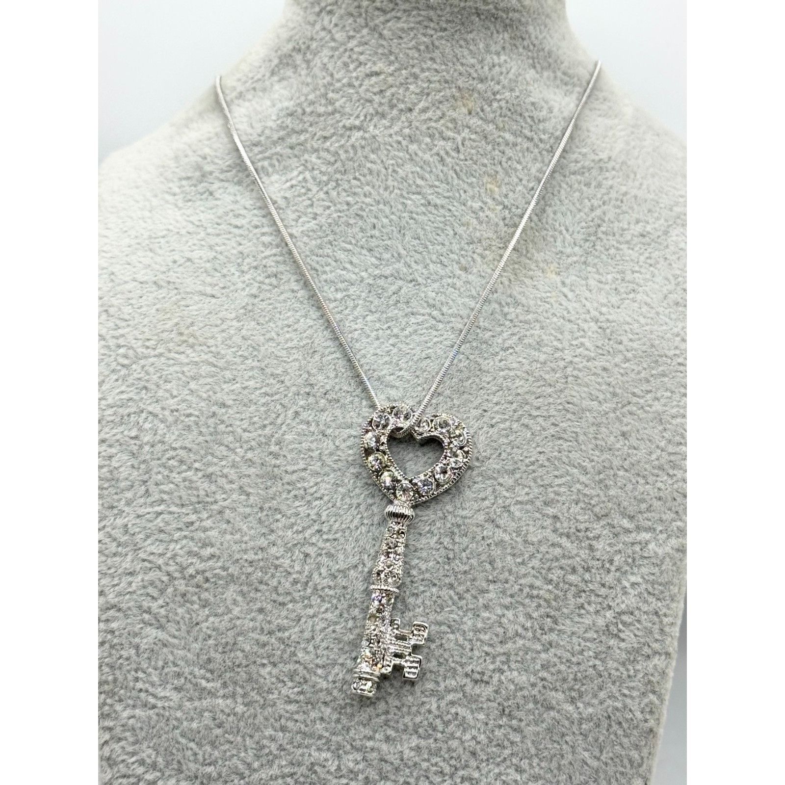 Vintage Vintage silver rhinestone heart key charm pendant necklace Size ONE SIZE - 1 Thumbnail