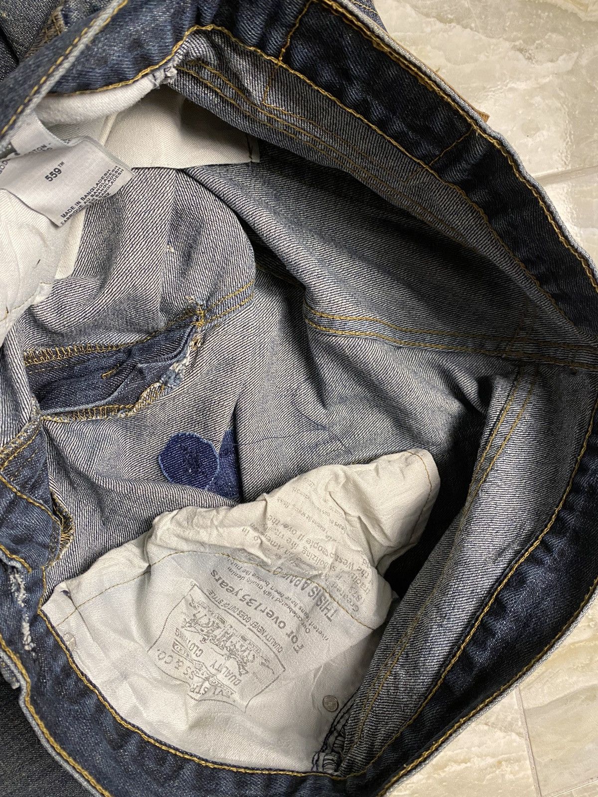 Levi’s 559 distressed denim street wear vintage