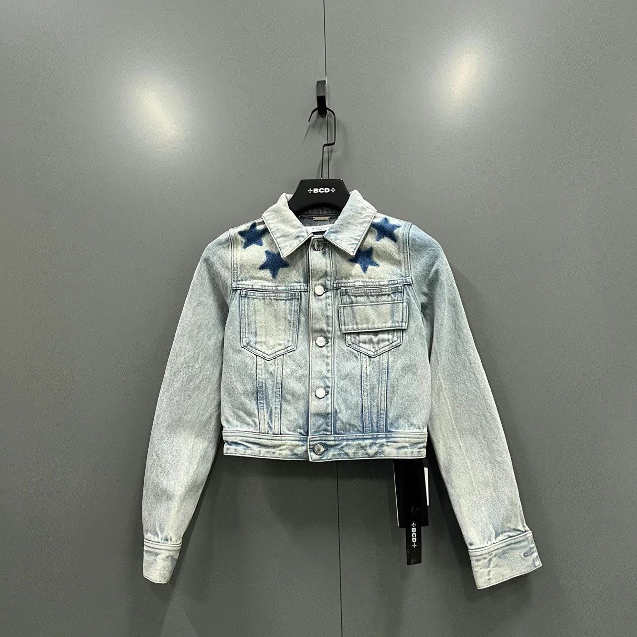 Givenchy Givenchy star print denim jacket 34 95 new Size XS / US 0-2 / IT 36-38 - 1 Thumbnail