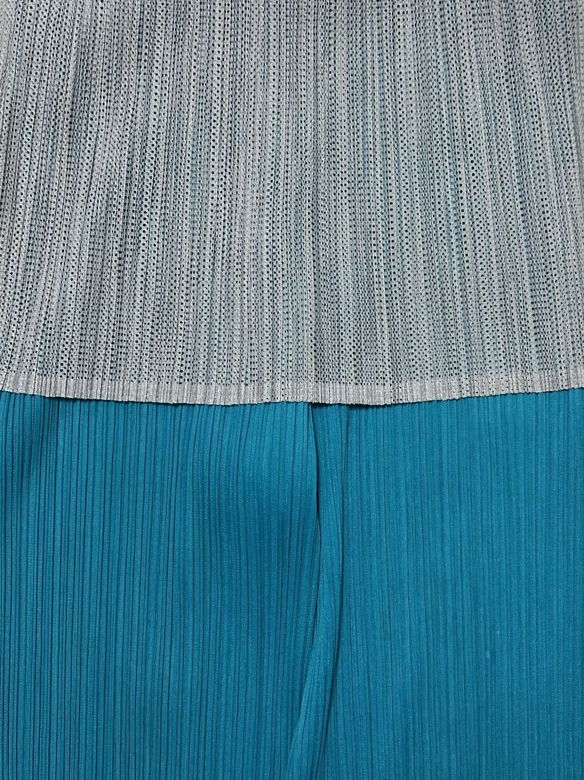 Pleats Please Issey Miyake PLEATS PLEASE Knee-Length Pleated Pants with Attached Skirt Size 26" / US 2 / IT 38 - 4 Thumbnail