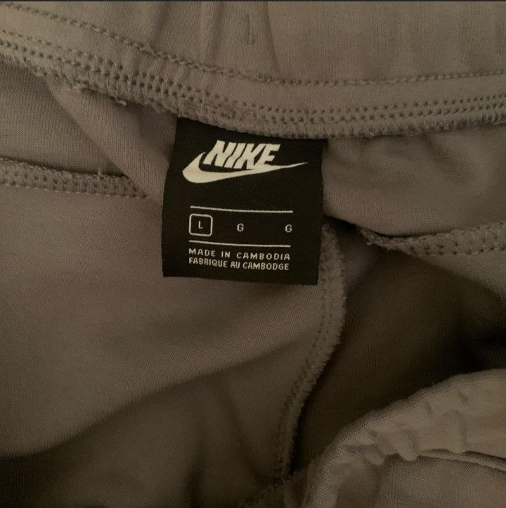 Nike Nike Tech Gunsmoke grey old season Size US L / EU 52-54 / 3 - 7 Thumbnail